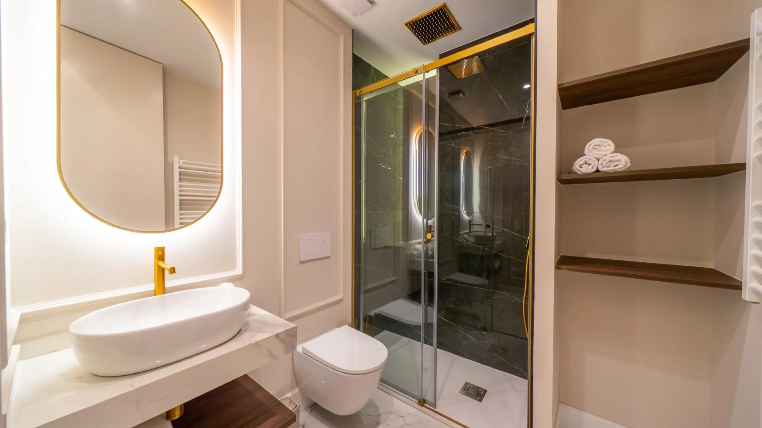LUXURY REFURBISHED 3-BEDROOM APARTMENT IN CHUECA – 146 M² | MADRID CENTER
