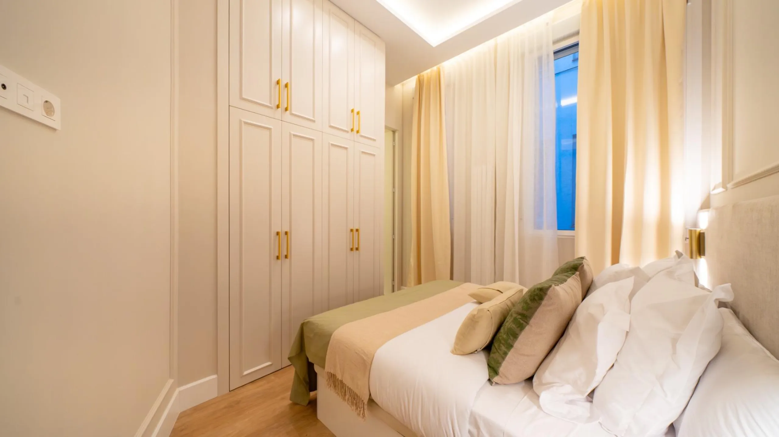 LUXURY REFURBISHED 3-BEDROOM APARTMENT IN CHUECA – 146 M² | MADRID CENTER