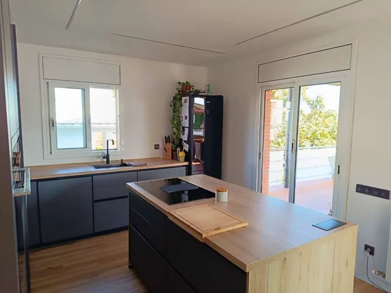 Fully Renovated Single-Level Detached Villa, Energy Self-Sufficient and with Sea Views in Valparaíso, Cunit