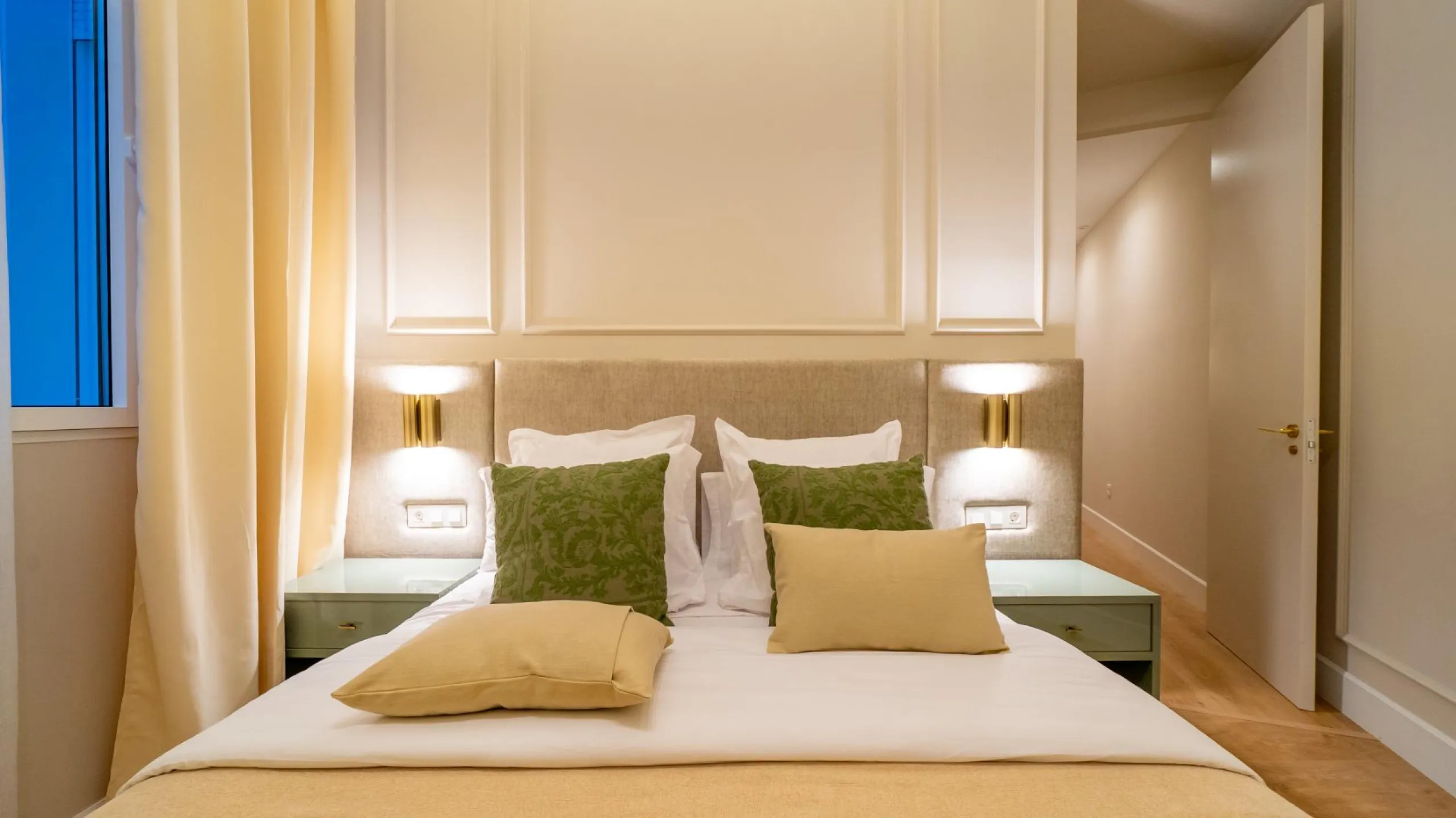 LUXURY REFURBISHED 3-BEDROOM APARTMENT IN CHUECA – 146 M² | MADRID CENTER