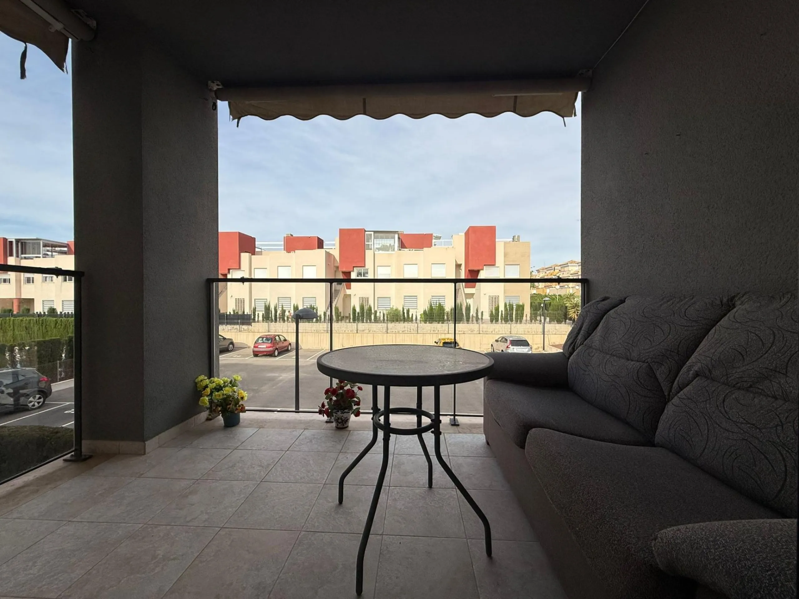 Bungalow en Aguas Nuevas de 2 dormitorios con piscina parking y solárium privado