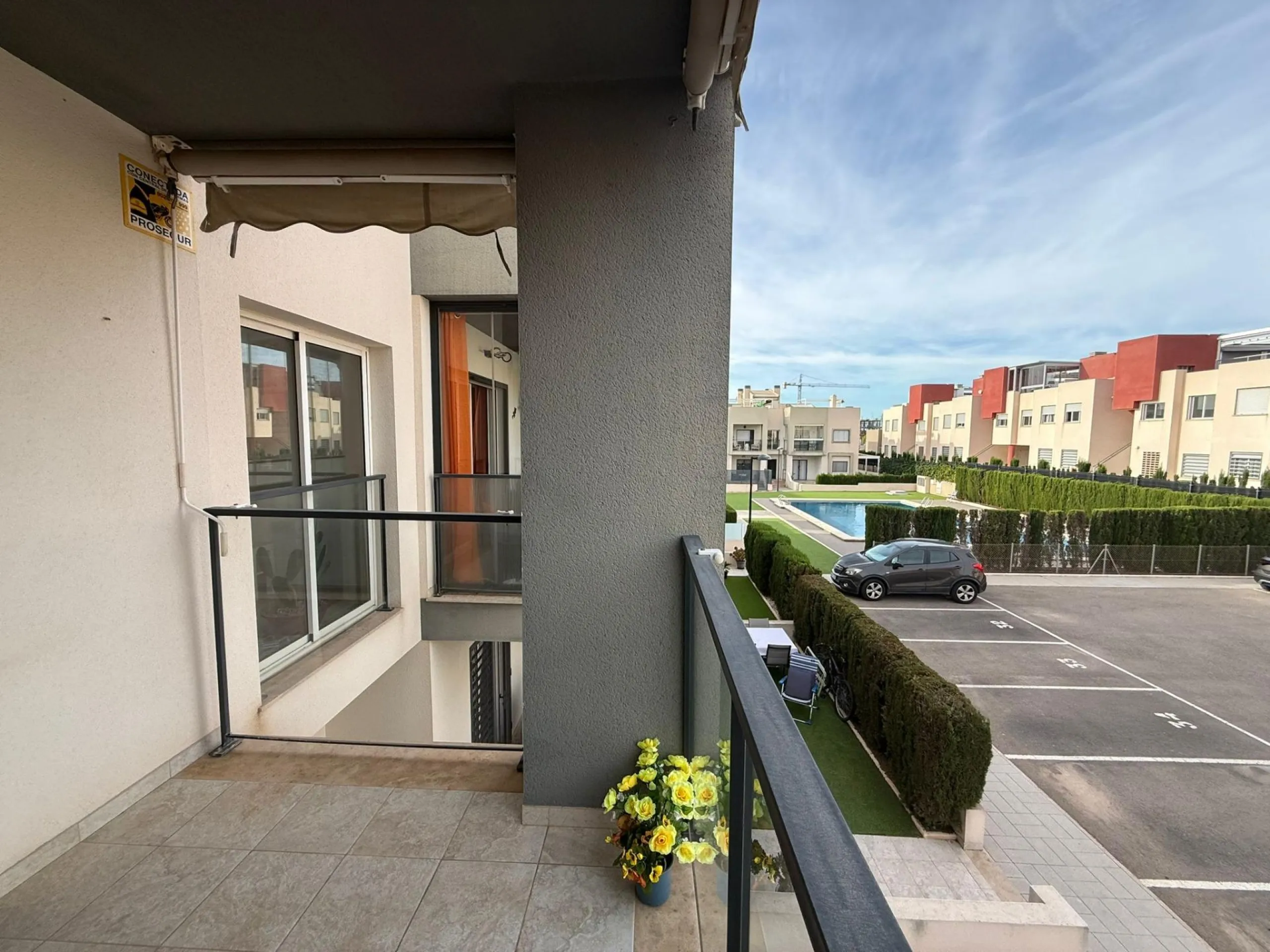 Bungalow en Aguas Nuevas de 2 dormitorios con piscina parking y solárium privado