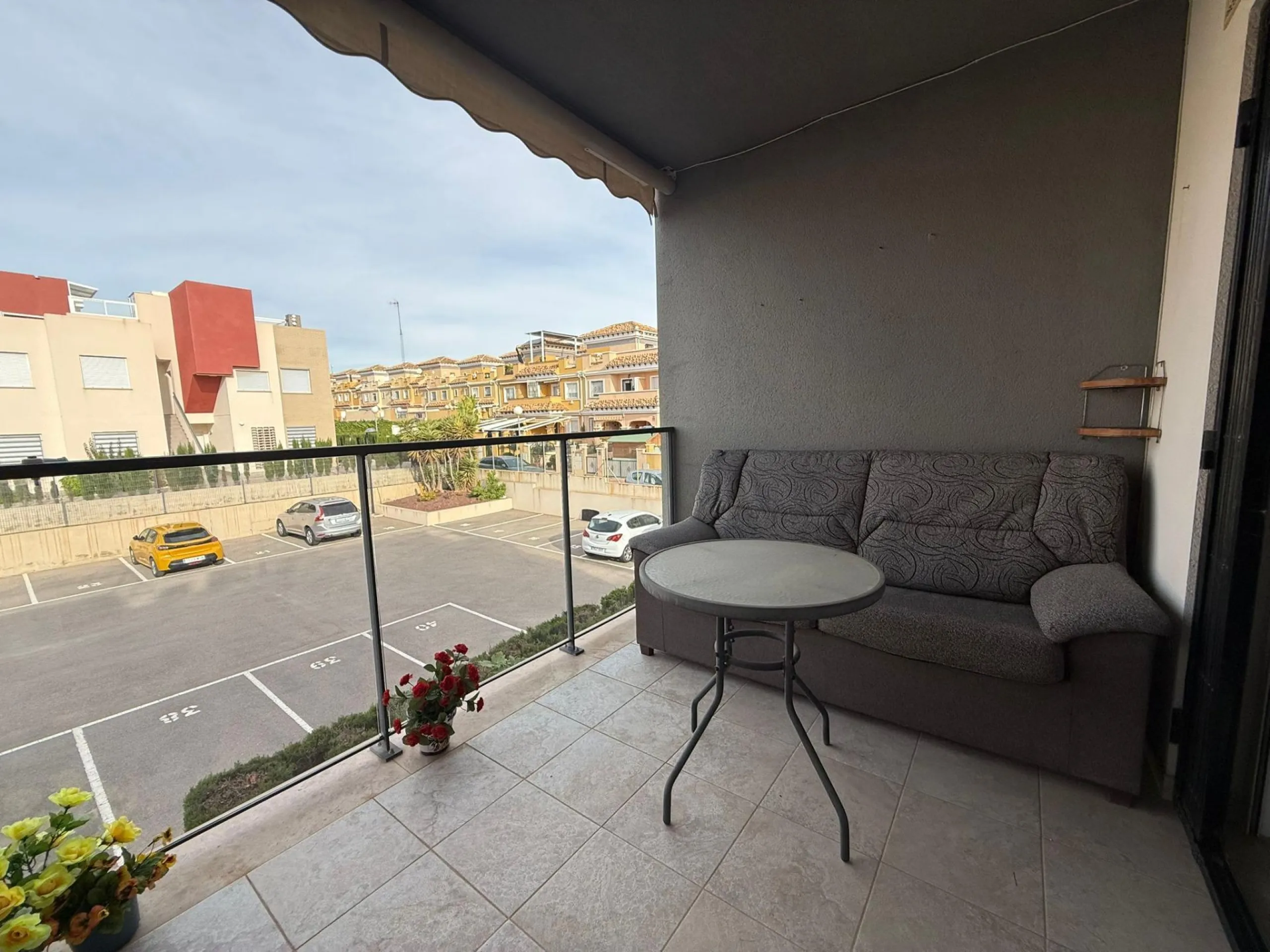 Bungalow en Aguas Nuevas de 2 dormitorios con piscina parking y solárium privado