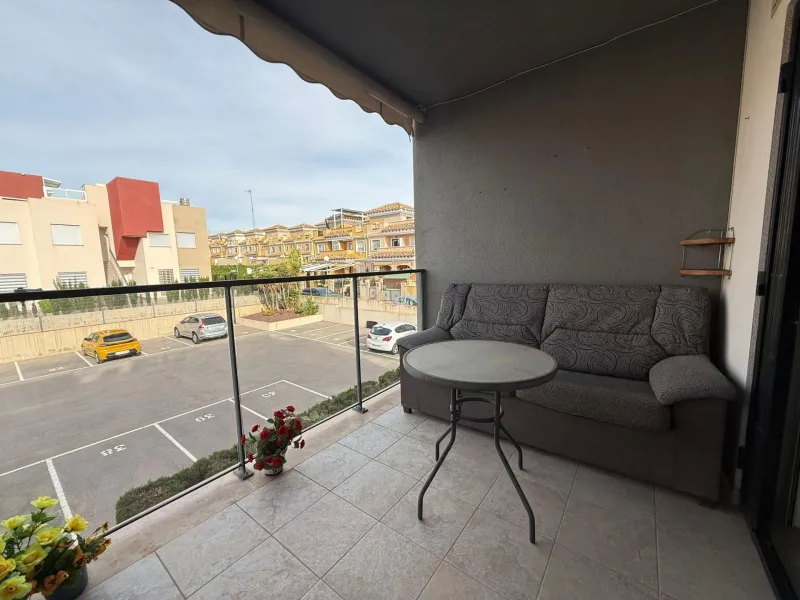 Bungalow en Aguas Nuevas de 2 dormitorios con piscina parking y solárium privado