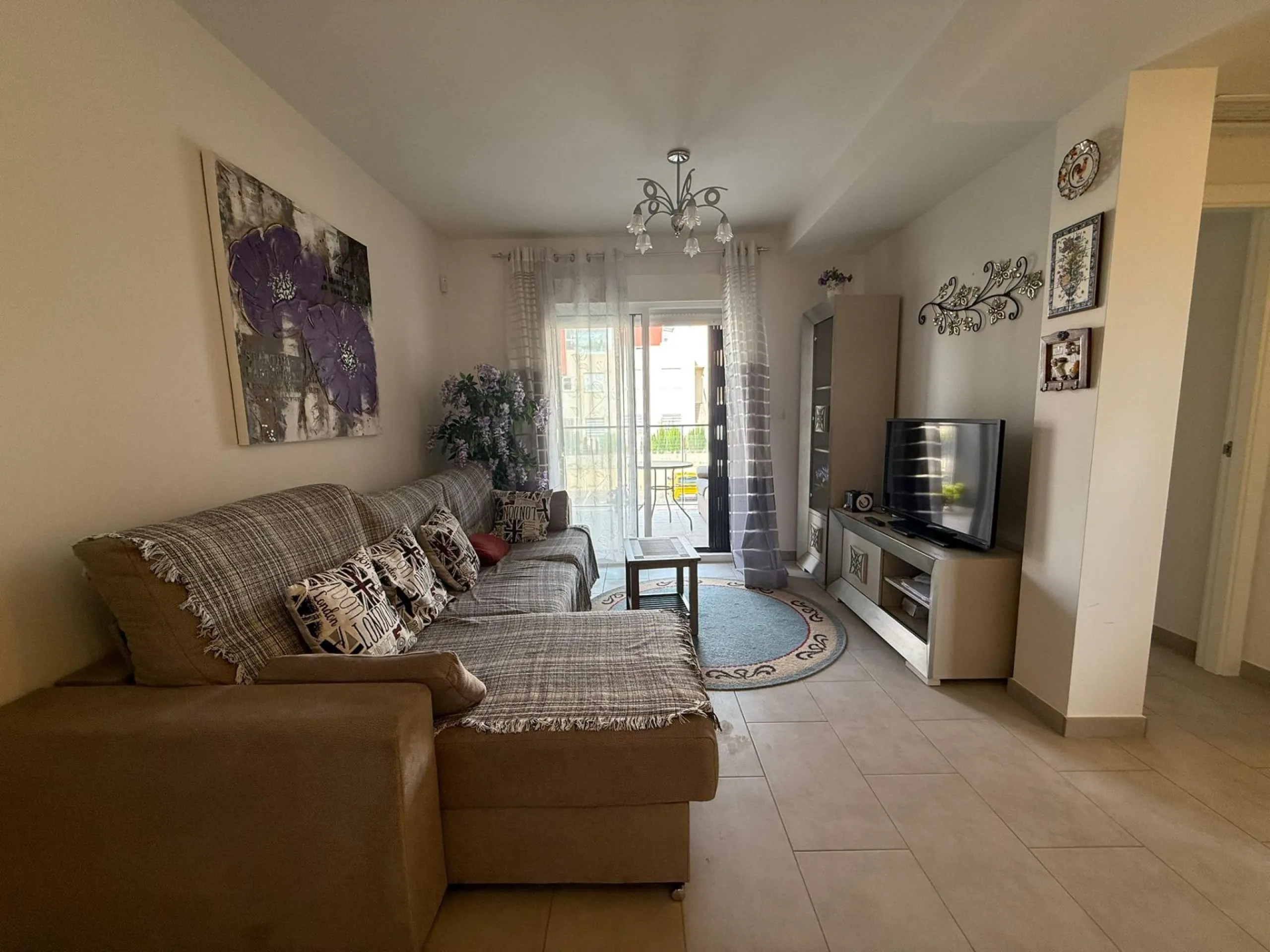 Bungalow en Aguas Nuevas de 2 dormitorios con piscina parking y solárium privado