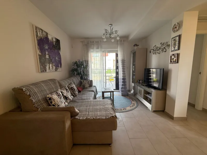 Bungalow en Aguas Nuevas de 2 dormitorios con piscina parking y solárium privado