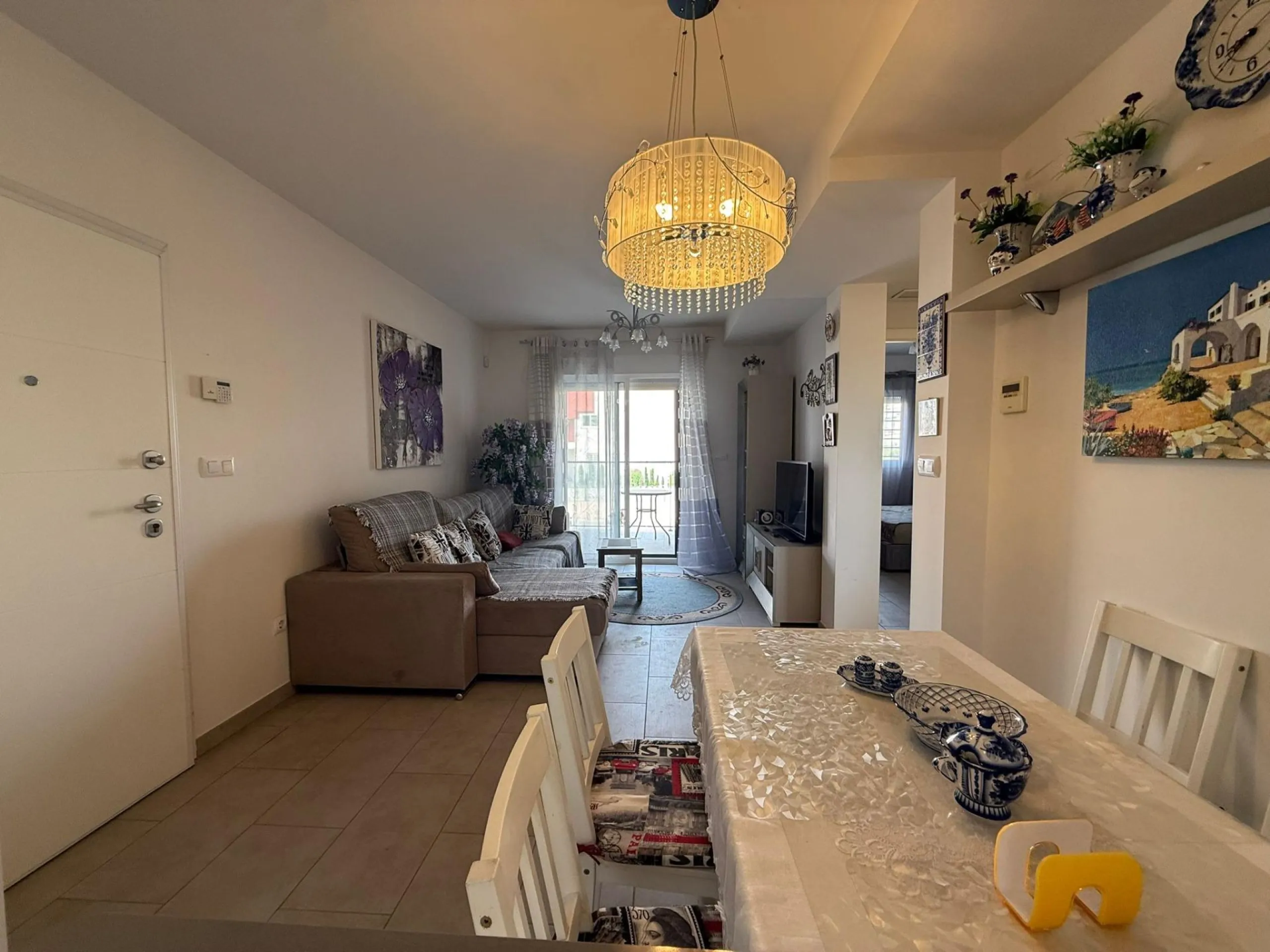 Bungalow en Aguas Nuevas de 2 dormitorios con piscina parking y solárium privado