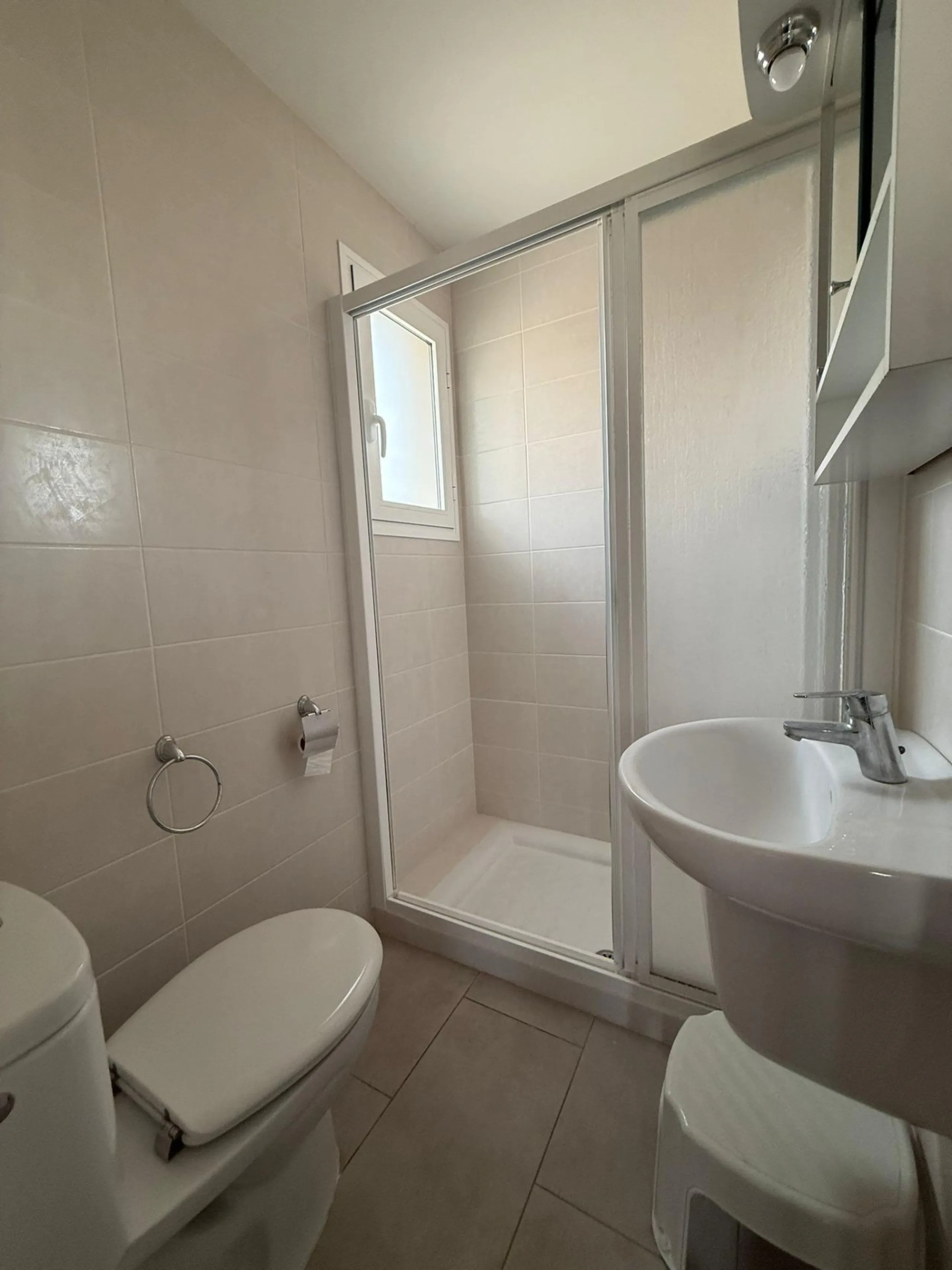 Bungalow en Aguas Nuevas de 2 dormitorios con piscina parking y solárium privado