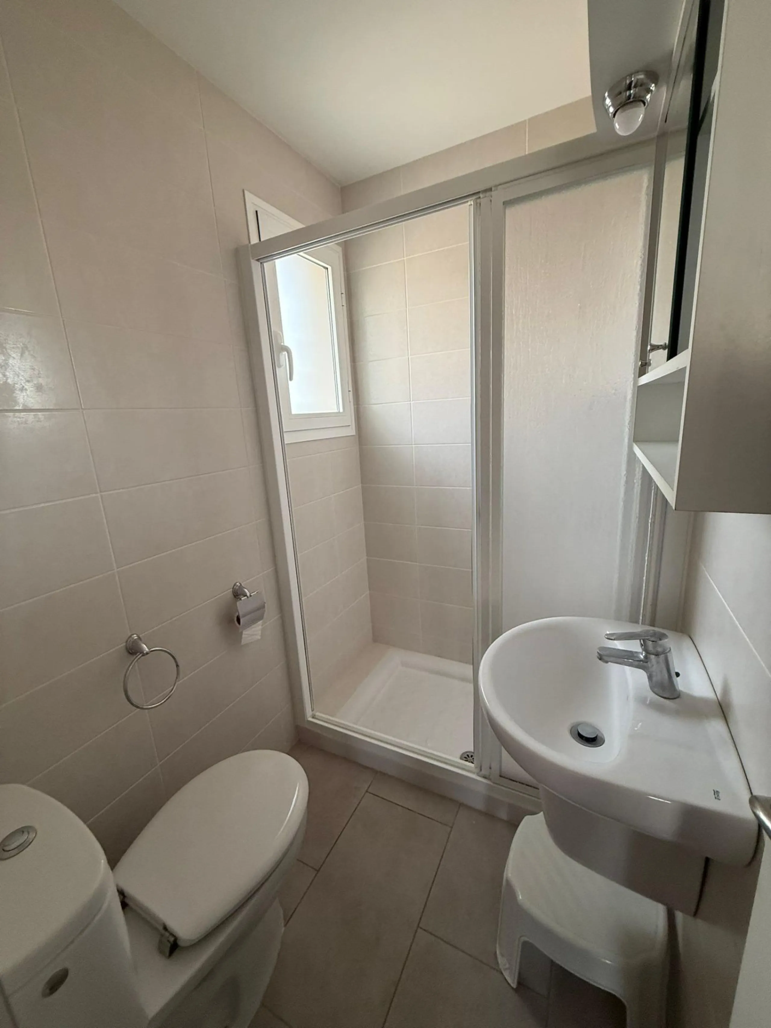 Bungalow en Aguas Nuevas de 2 dormitorios con piscina parking y solárium privado