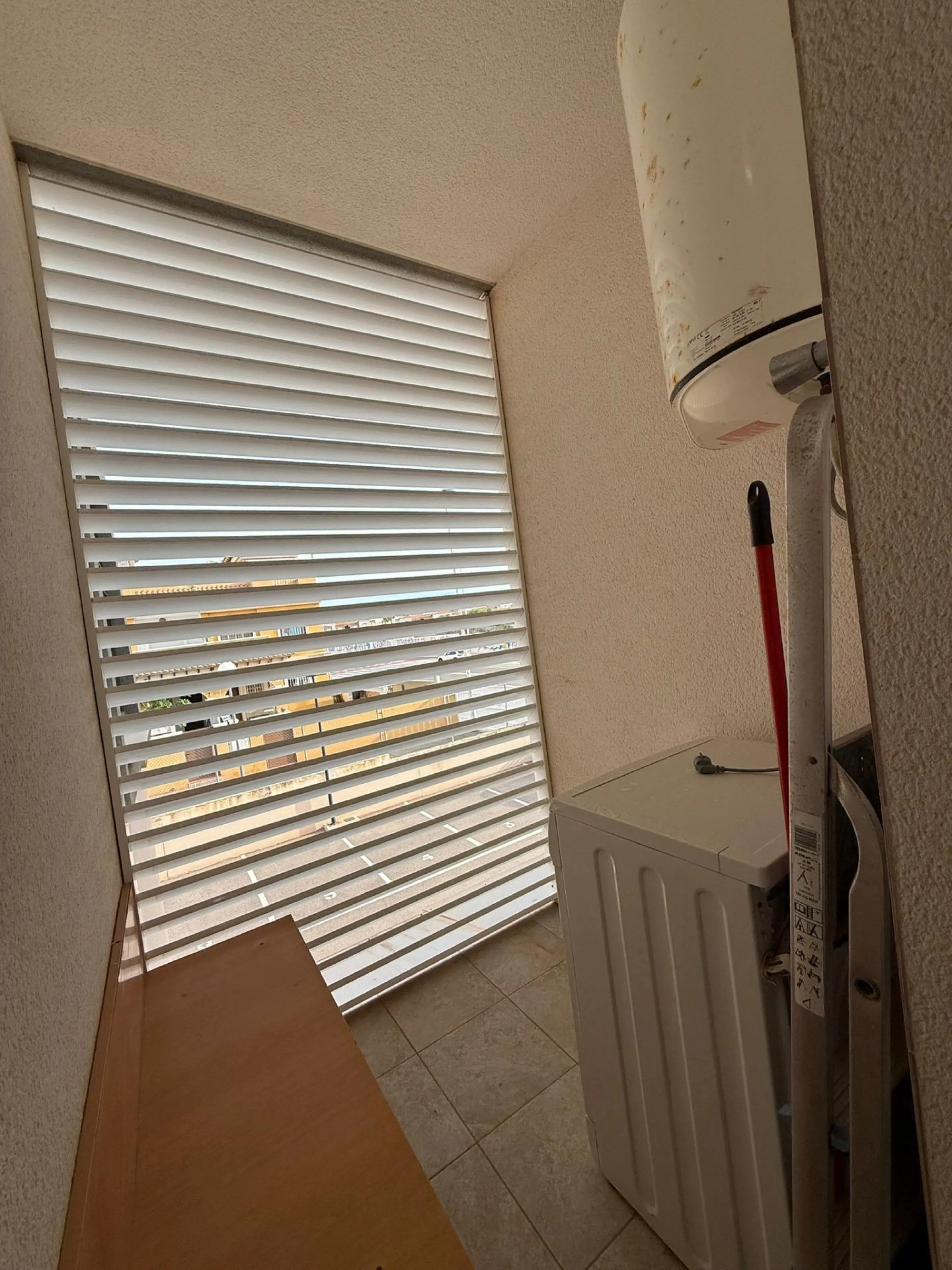 Bungalow en Aguas Nuevas de 2 dormitorios con piscina parking y solárium privado