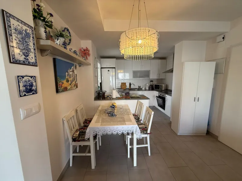 Bungalow en Aguas Nuevas de 2 dormitorios con piscina parking y solárium privado