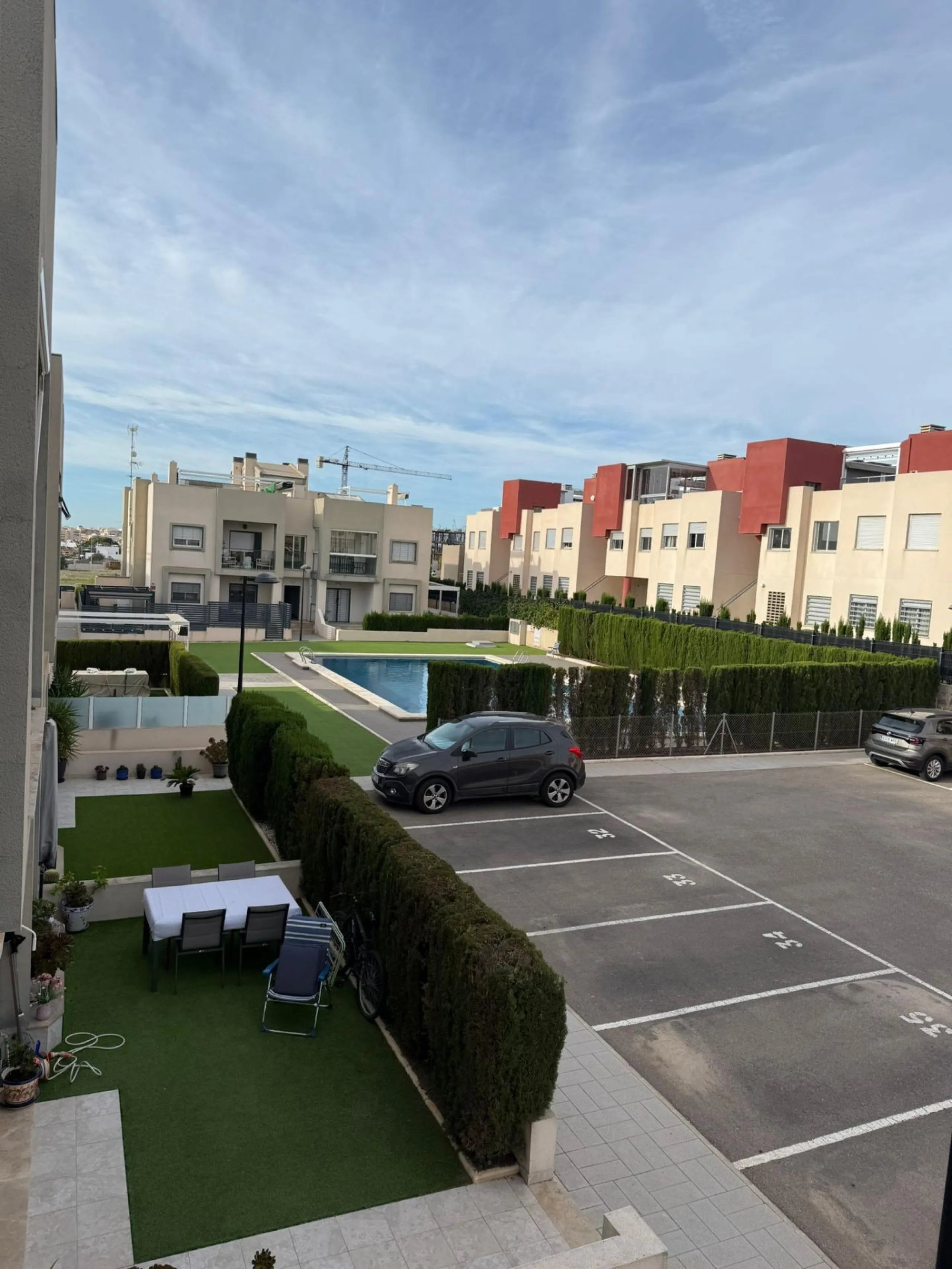 Bungalow en Aguas Nuevas de 2 dormitorios con piscina parking y solárium privado