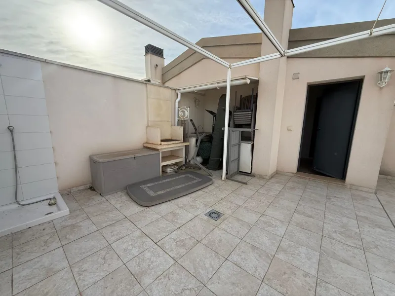 Bungalow en Aguas Nuevas de 2 dormitorios con piscina parking y solárium privado