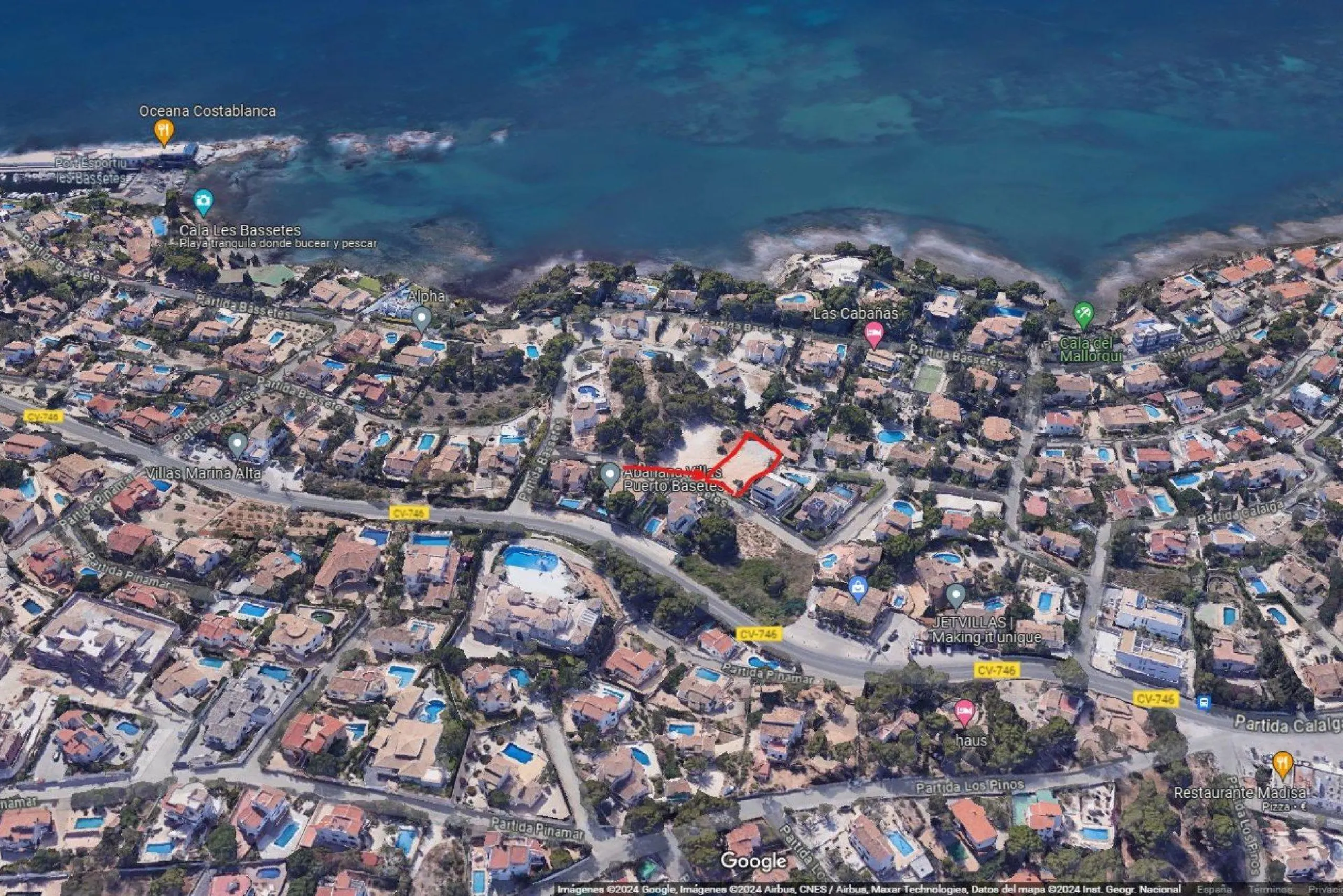 Parcela Exclusiva con Vistas Panorámicas al Mar en Les Bassetes