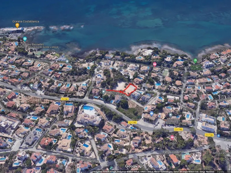 Parcela Exclusiva con Vistas Panorámicas al Mar en Les Bassetes