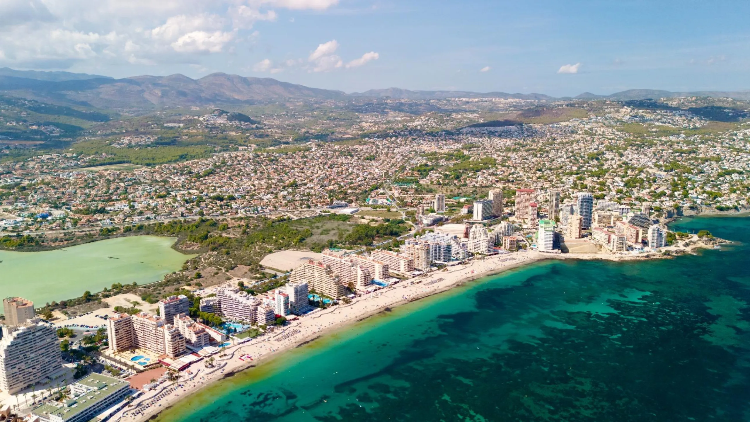 Parcela Exclusiva con Vistas Panorámicas al Mar en Les Bassetes