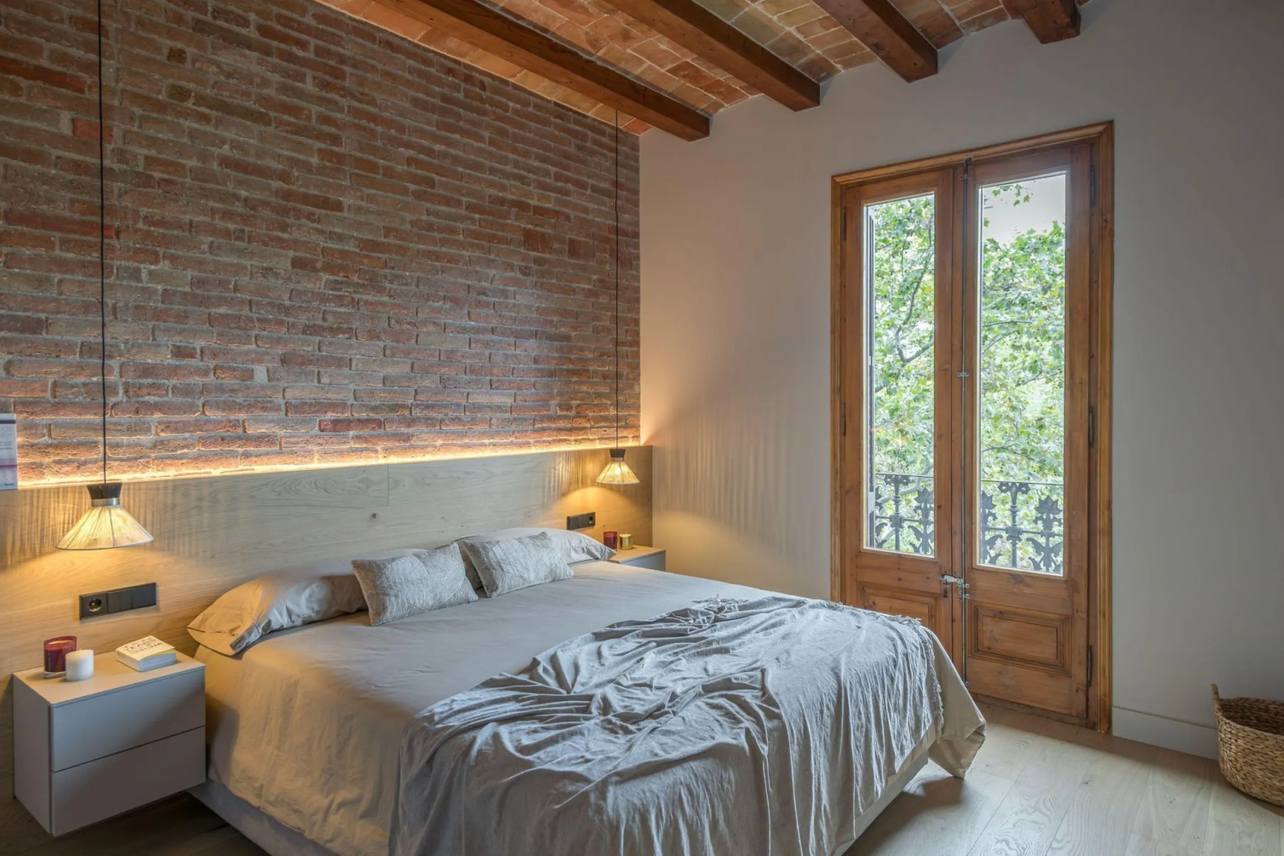 High-End Renovated Apartment in a Historic Building in Eixample, Barcelona