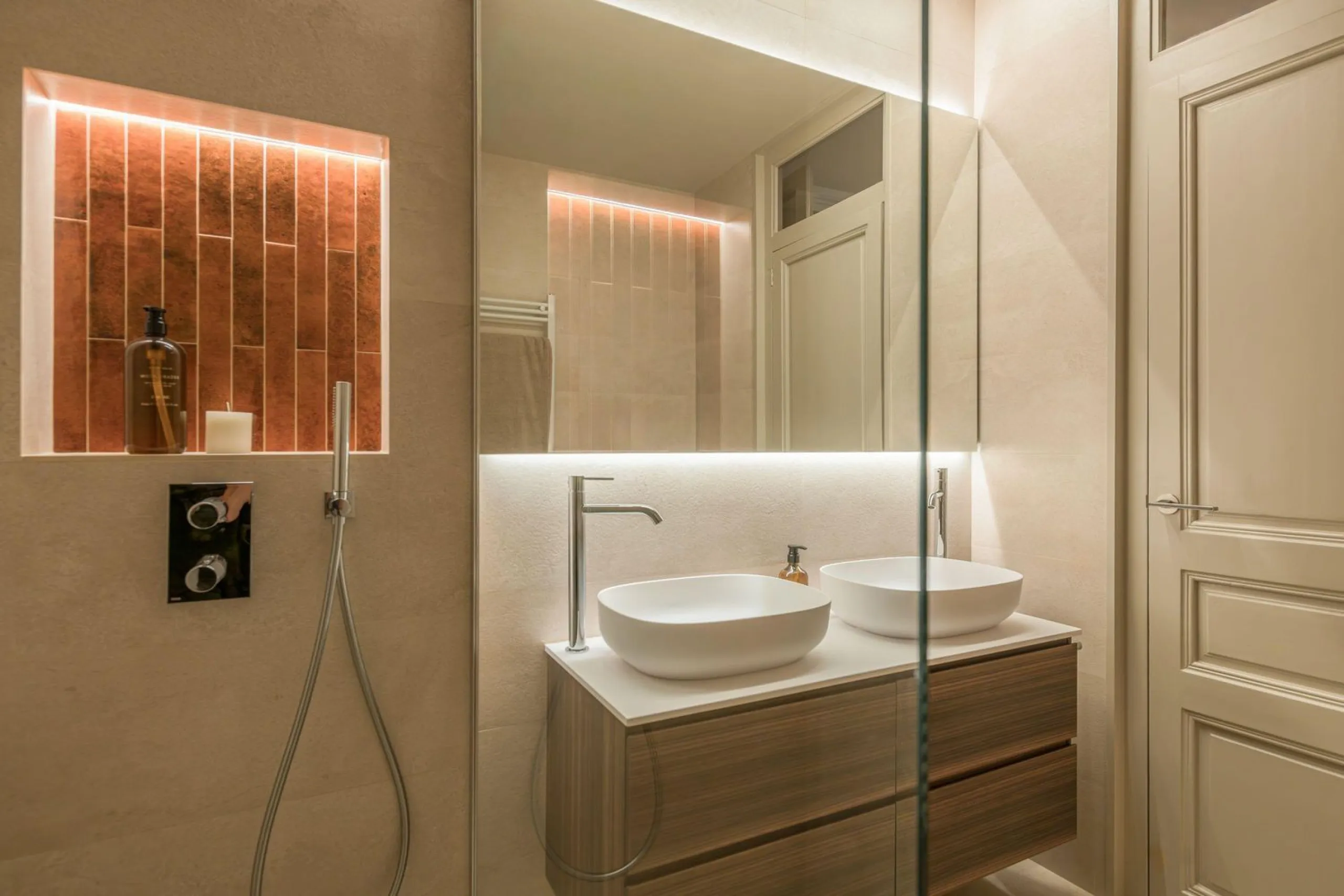 High-End Renovated Apartment in a Historic Building in Eixample, Barcelona