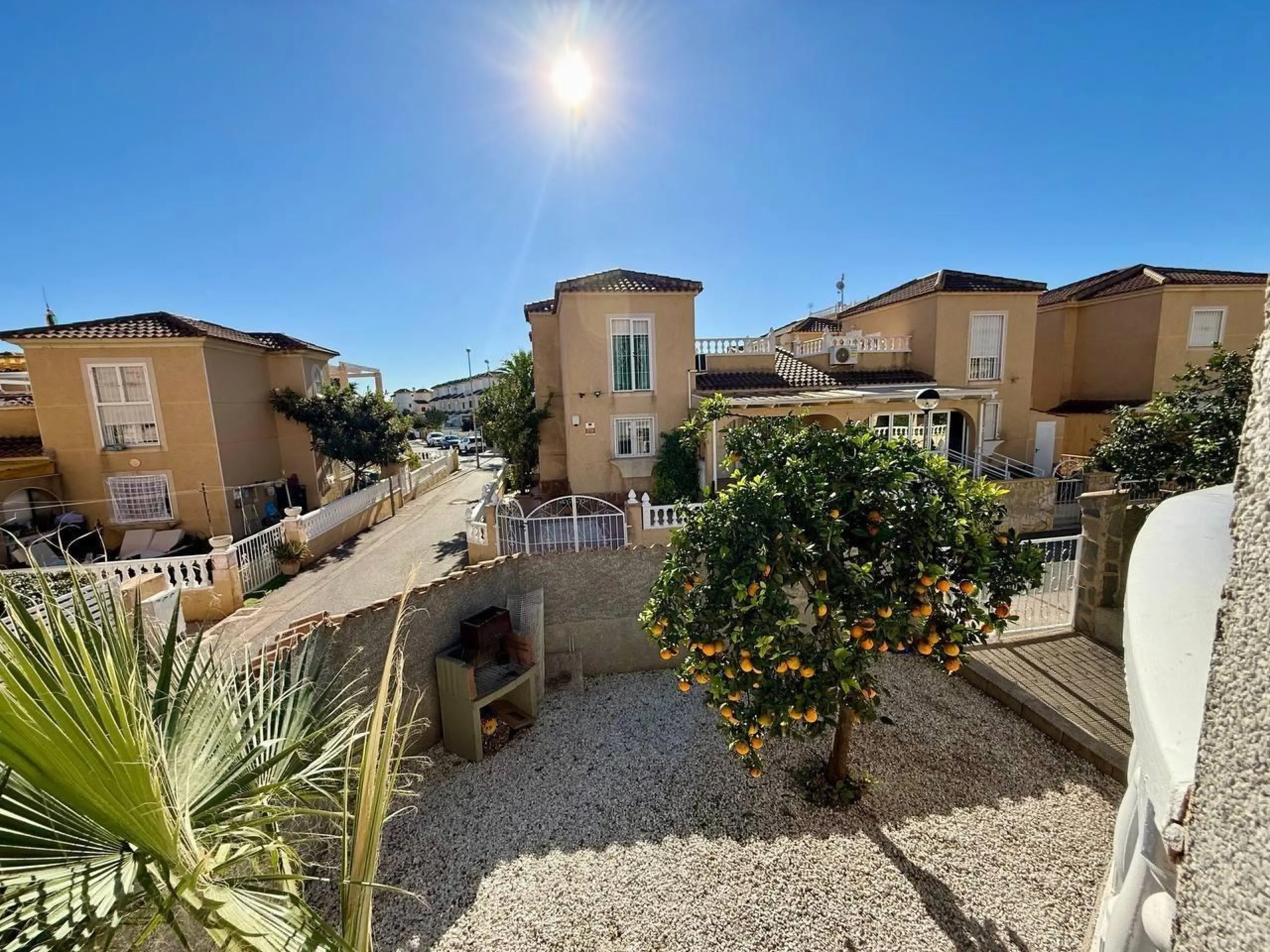 BEAUTIFUL VILLA IN PLAYA FLAMENCA WITH 191M2 OF HOUSE. 4 BEDROOMS. 3 BATHROOMS. WITH GARAGE AND COMMUNITY POOL.