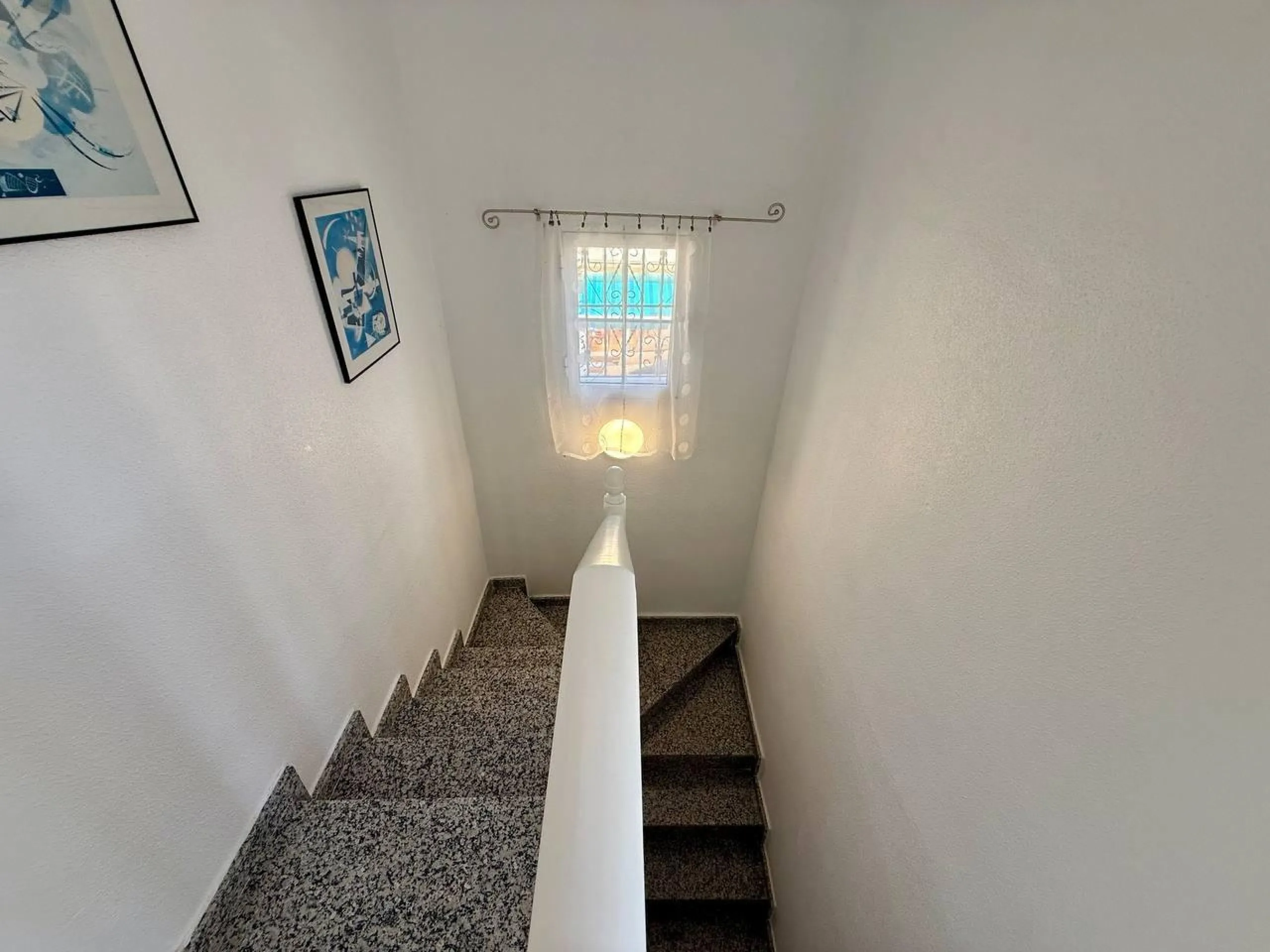 BEAUTIFUL VILLA IN PLAYA FLAMENCA WITH 191M2 OF HOUSE. 4 BEDROOMS. 3 BATHROOMS. WITH GARAGE AND COMMUNITY POOL.