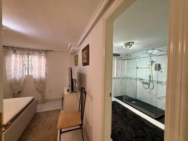 BEAUTIFUL VILLA IN PLAYA FLAMENCA WITH 191M2 OF HOUSE. 4 BEDROOMS. 3 BATHROOMS. WITH GARAGE AND COMMUNITY POOL.