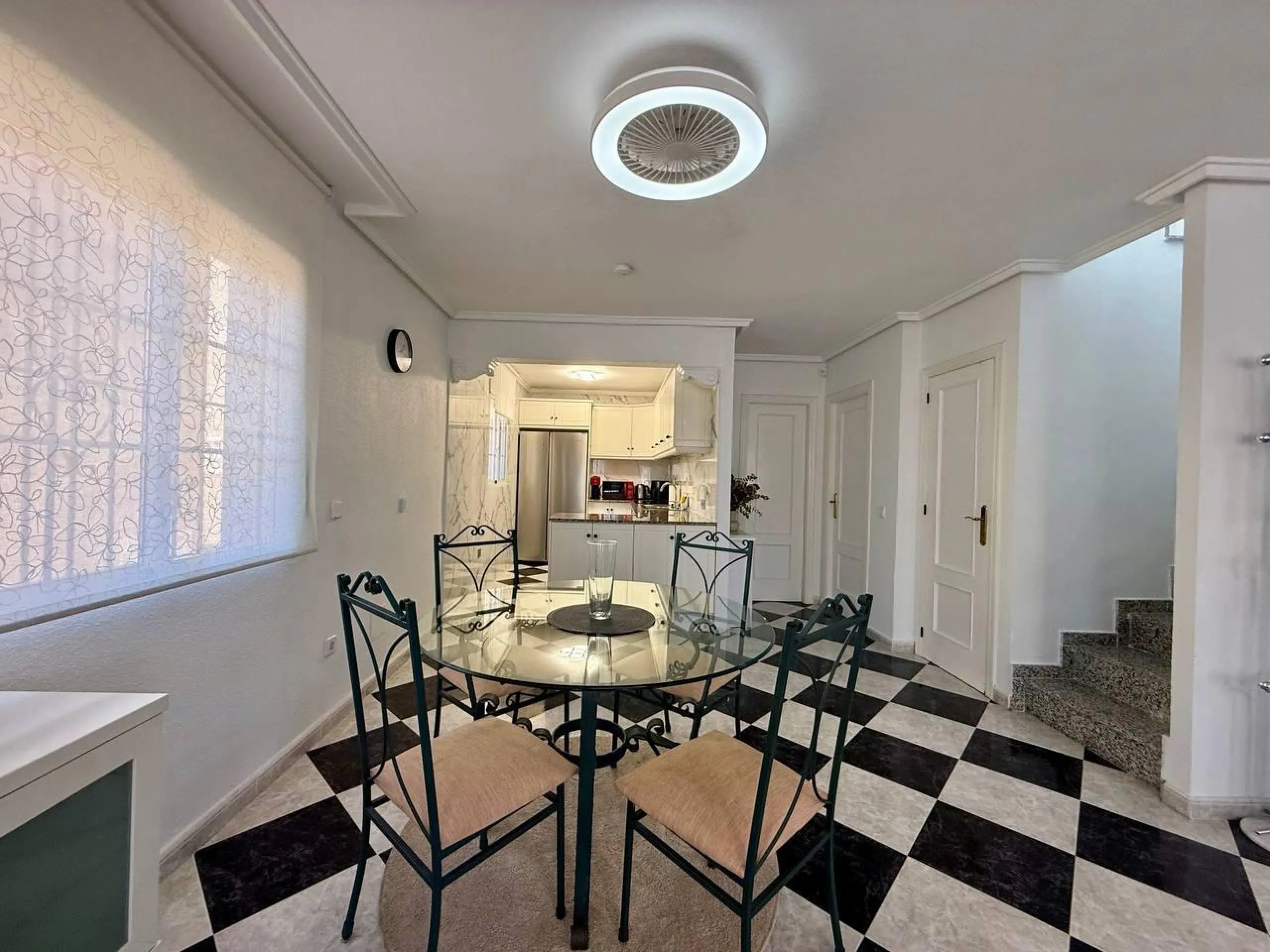 BEAUTIFUL VILLA IN PLAYA FLAMENCA WITH 191M2 OF HOUSE. 4 BEDROOMS. 3 BATHROOMS. WITH GARAGE AND COMMUNITY POOL.