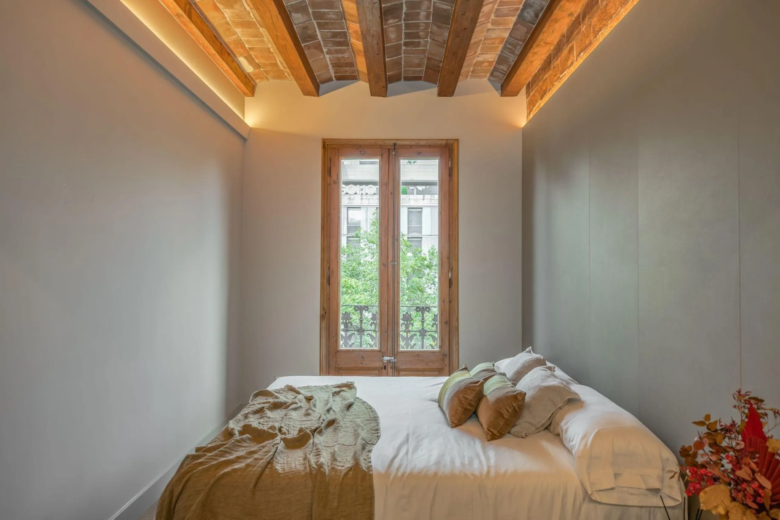 High-End Renovated Apartment in a Historic Building in Eixample, Barcelona