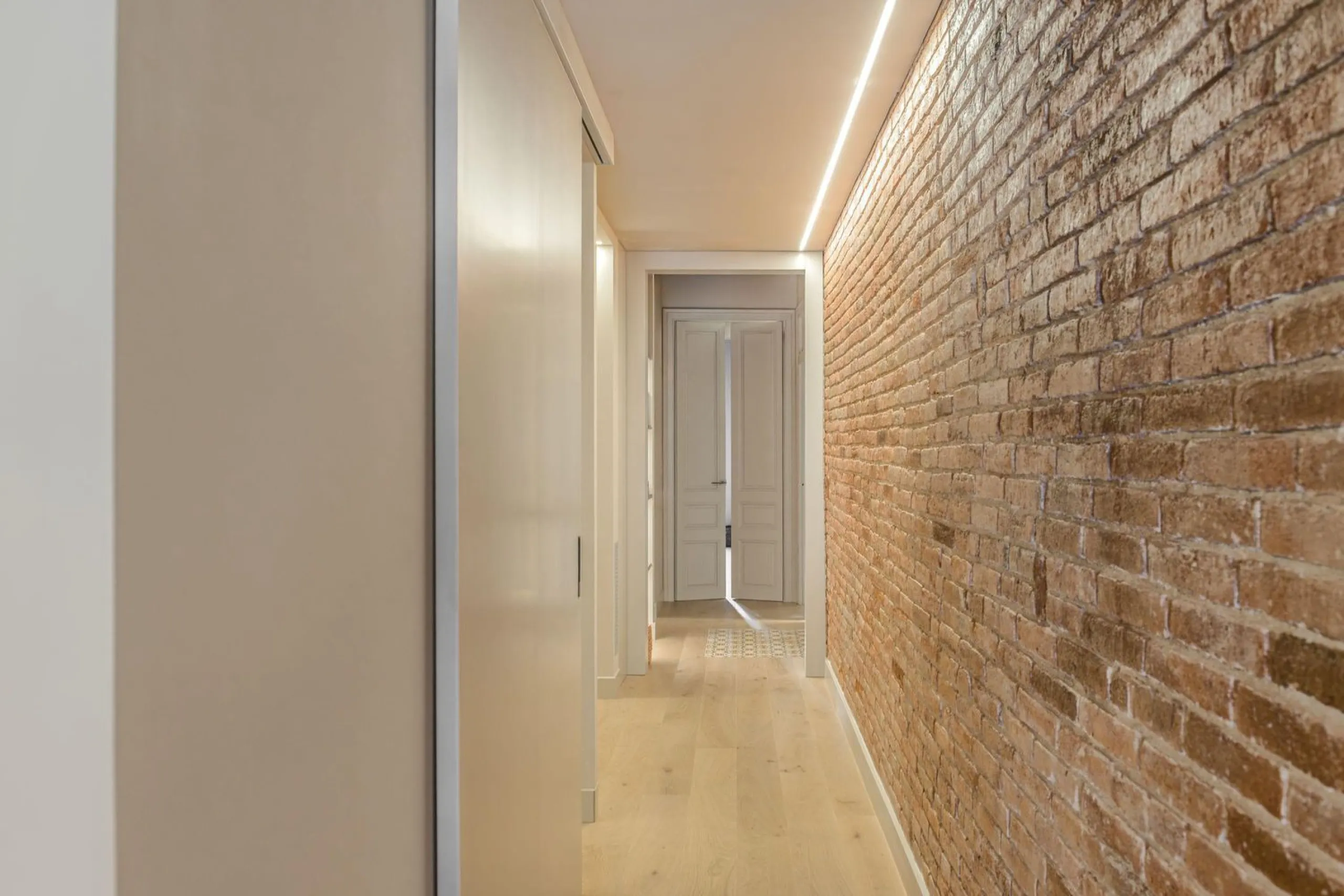 High-End Renovated Apartment in a Historic Building in Eixample, Barcelona