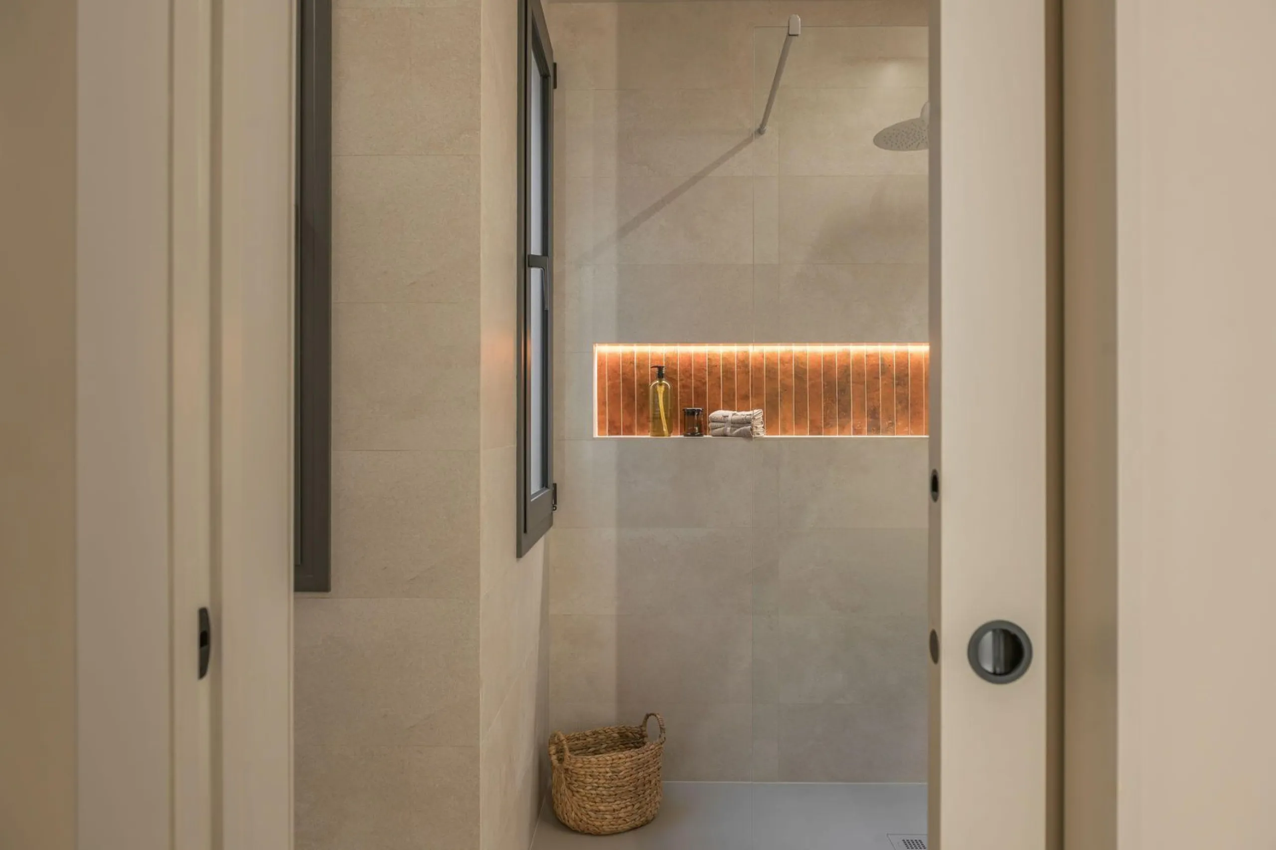 High-End Renovated Apartment in a Historic Building in Eixample, Barcelona