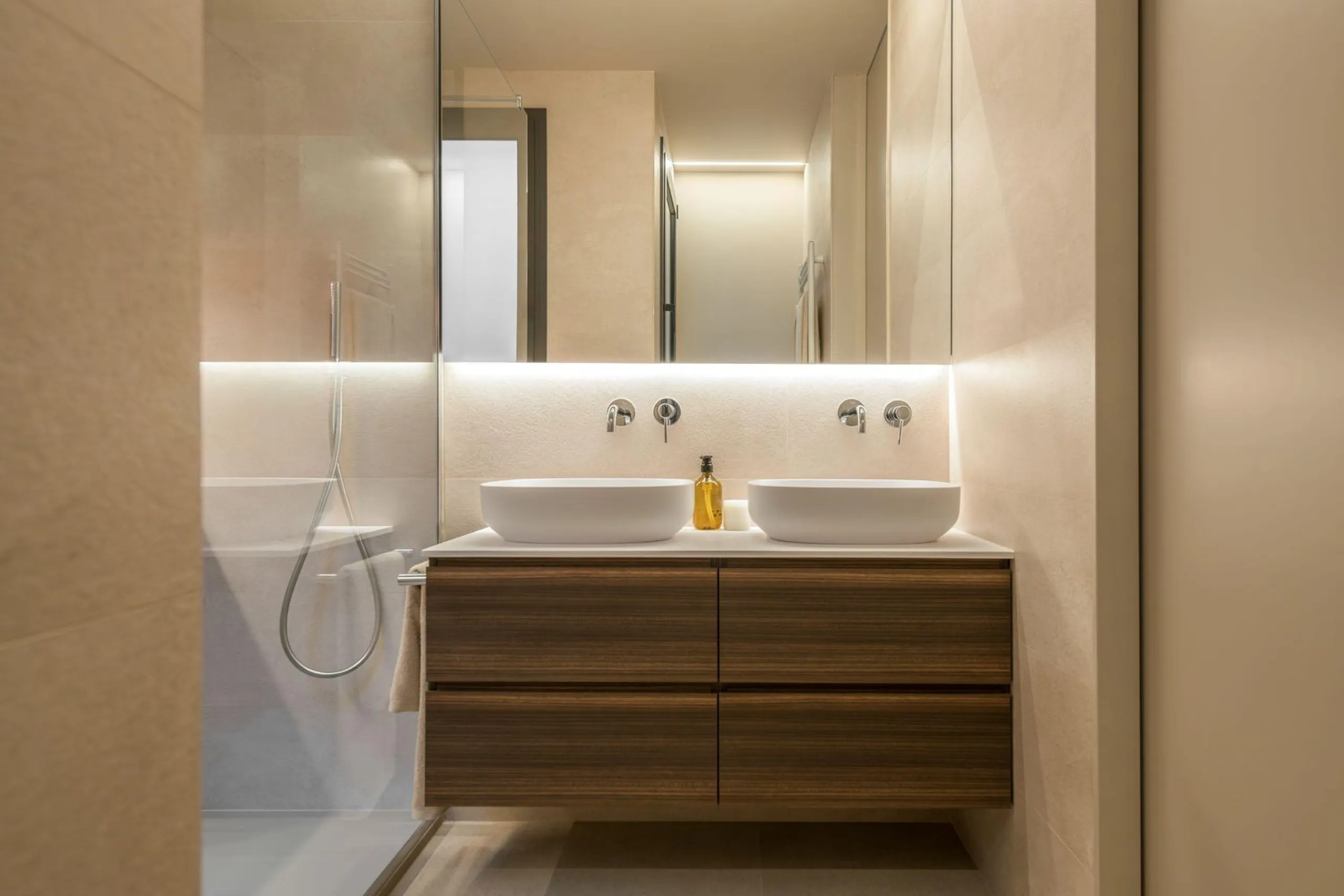 High-End Renovated Apartment in a Historic Building in Eixample, Barcelona