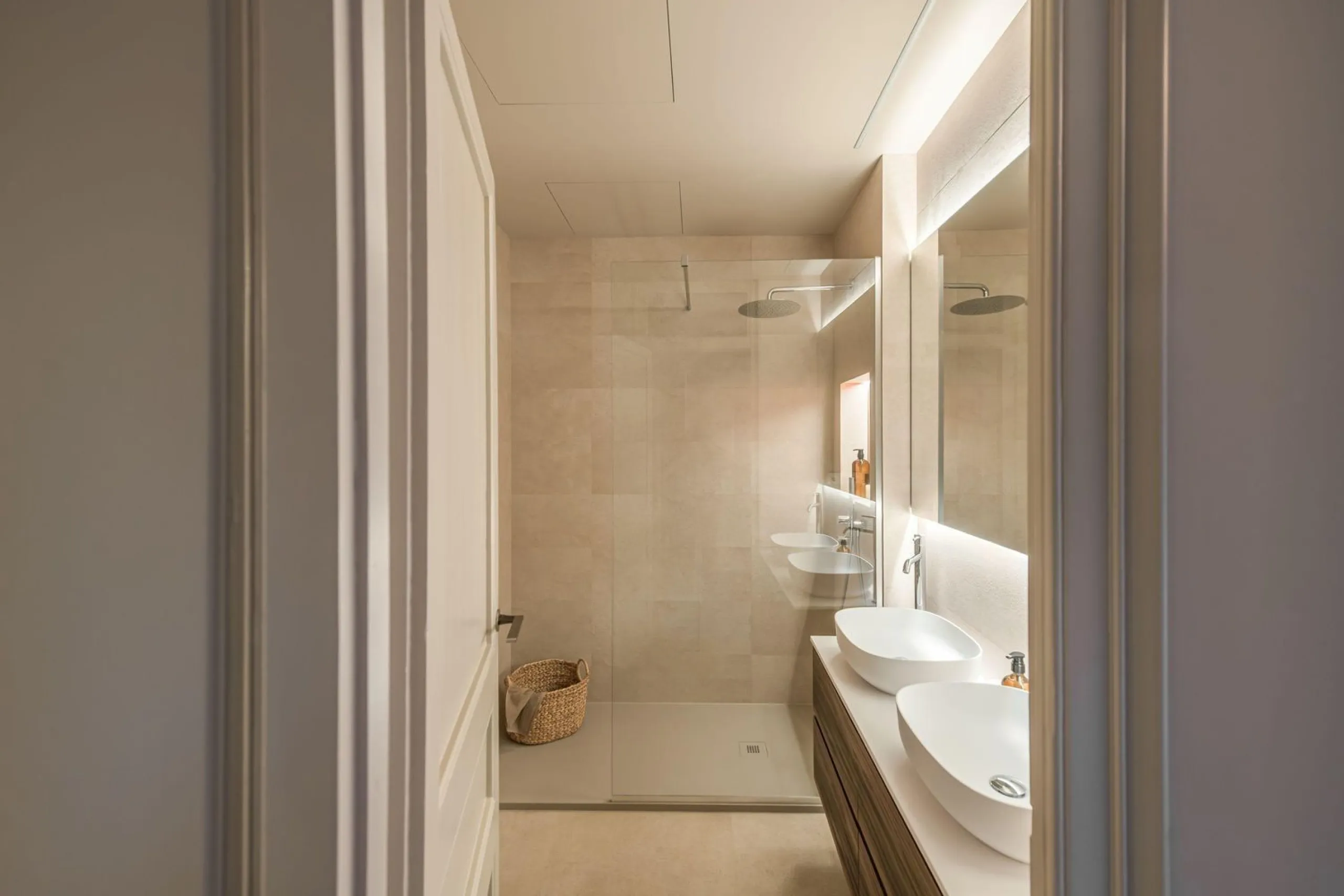 High-End Renovated Apartment in a Historic Building in Eixample, Barcelona