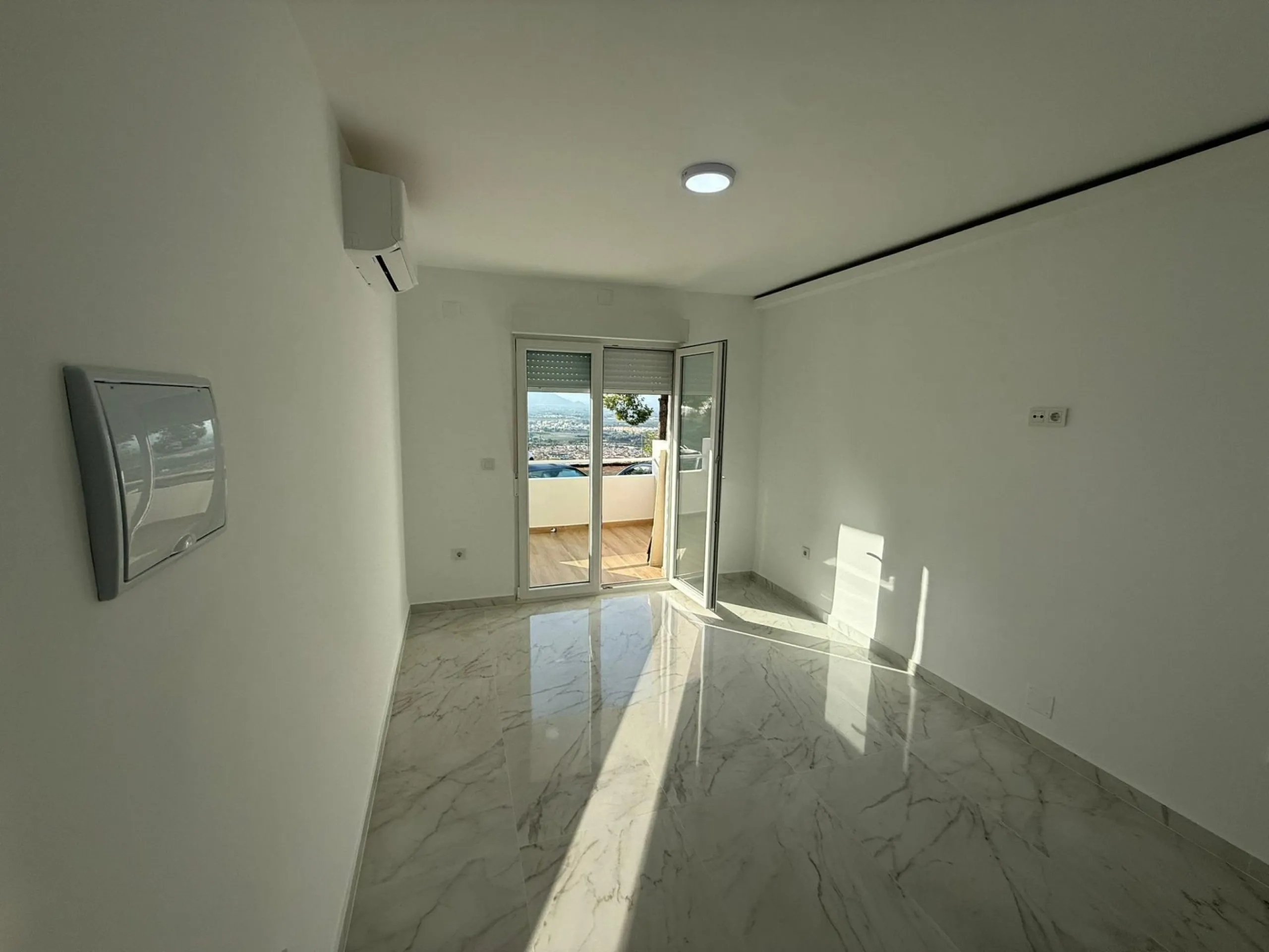 GRAN ESTUDIO EN TOTALMENTE REFORMADO EN CIUDAD QUESADA CON VISTAS Y PISCINA.