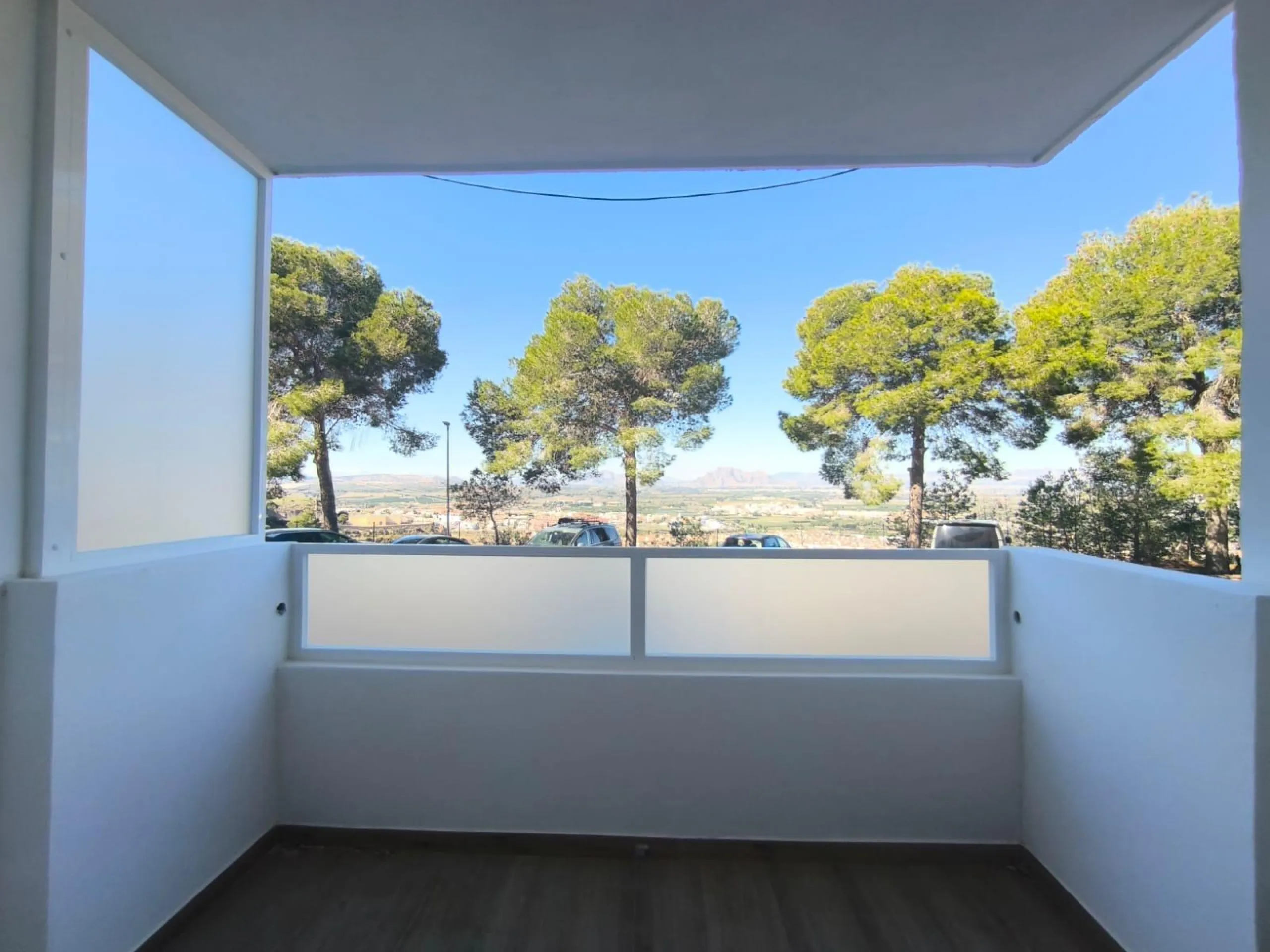 GRAN ESTUDIO EN TOTALMENTE REFORMADO EN CIUDAD QUESADA CON VISTAS Y PISCINA.