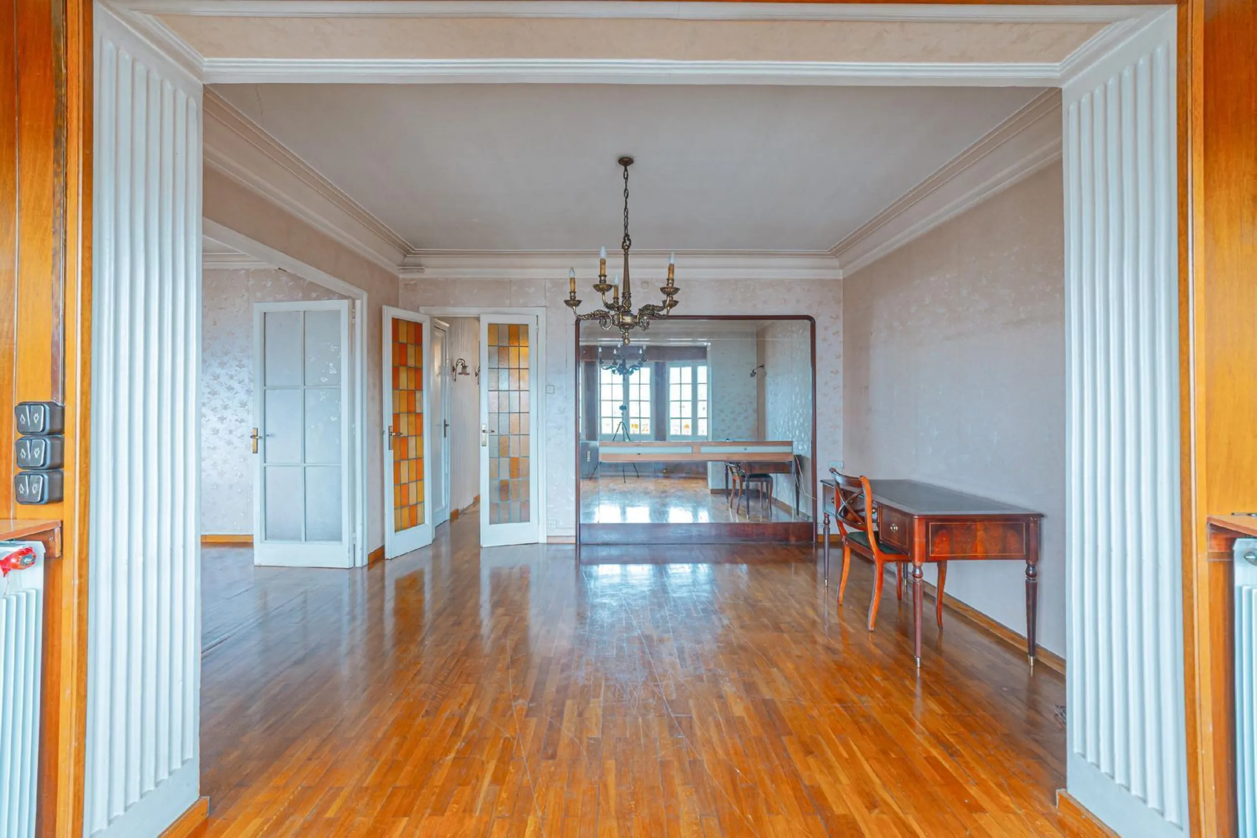 Bright apartment with classic character in Eixample, Barcelona