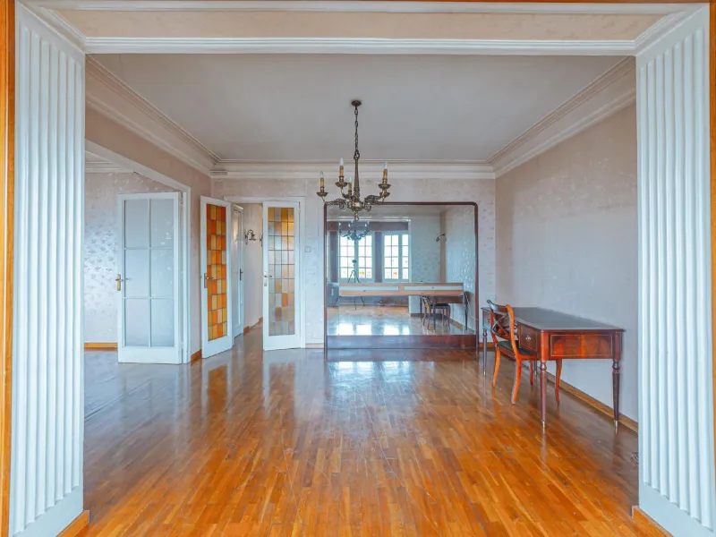 Bright apartment with classic character in Eixample, Barcelona