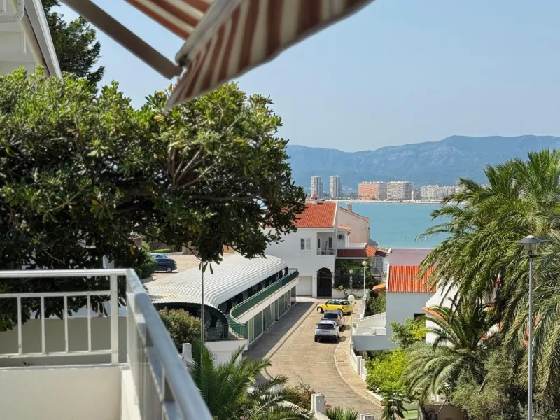 Villa de alta gama en la costa mediterránea, residencia Cap Blanc, Cullera