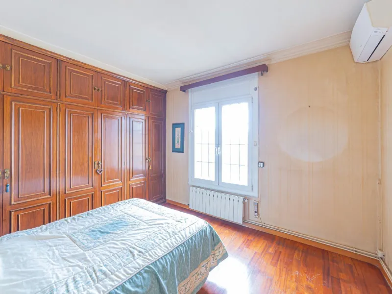 Bright apartment with classic character in Eixample, Barcelona