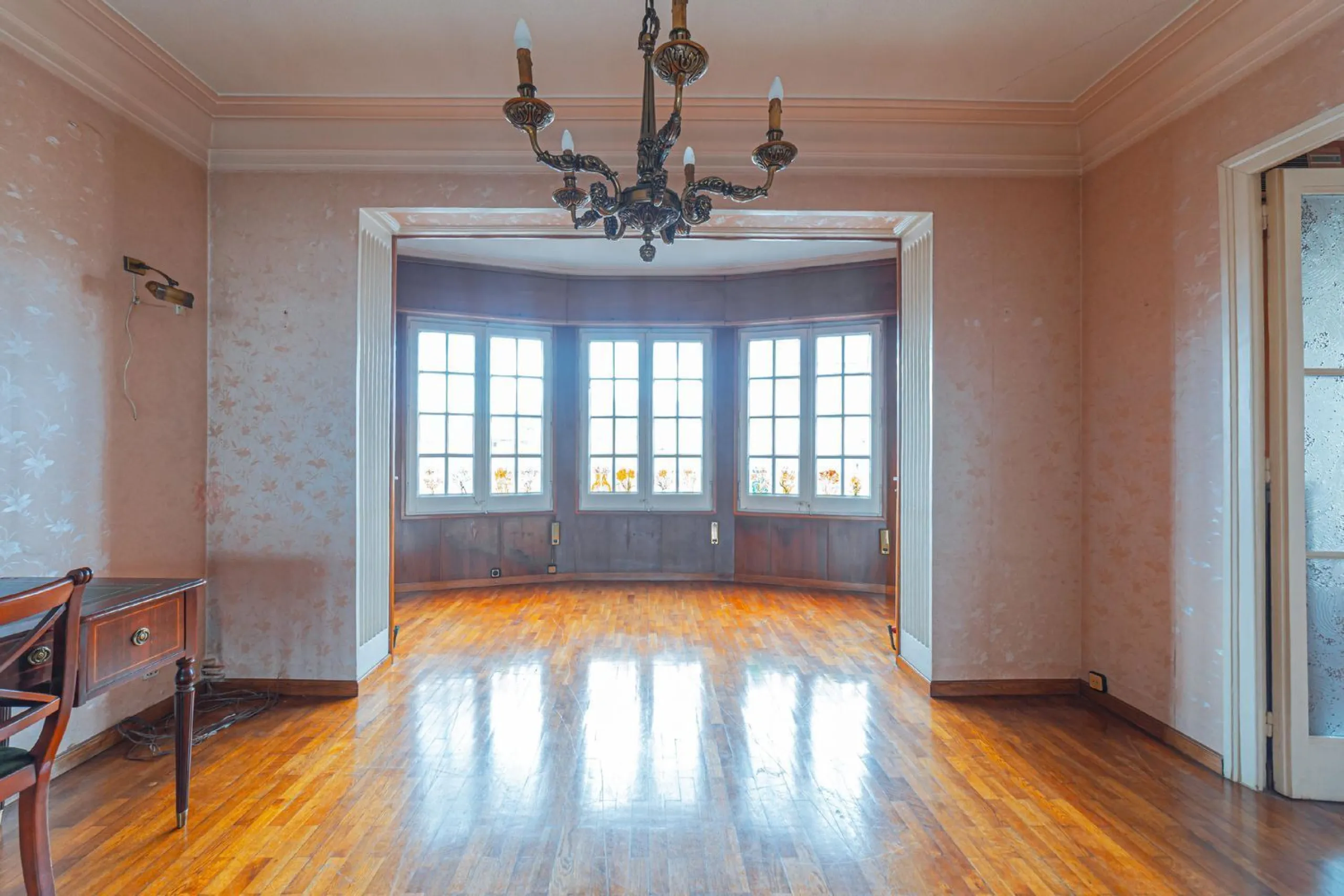 Bright apartment with classic character in Eixample, Barcelona