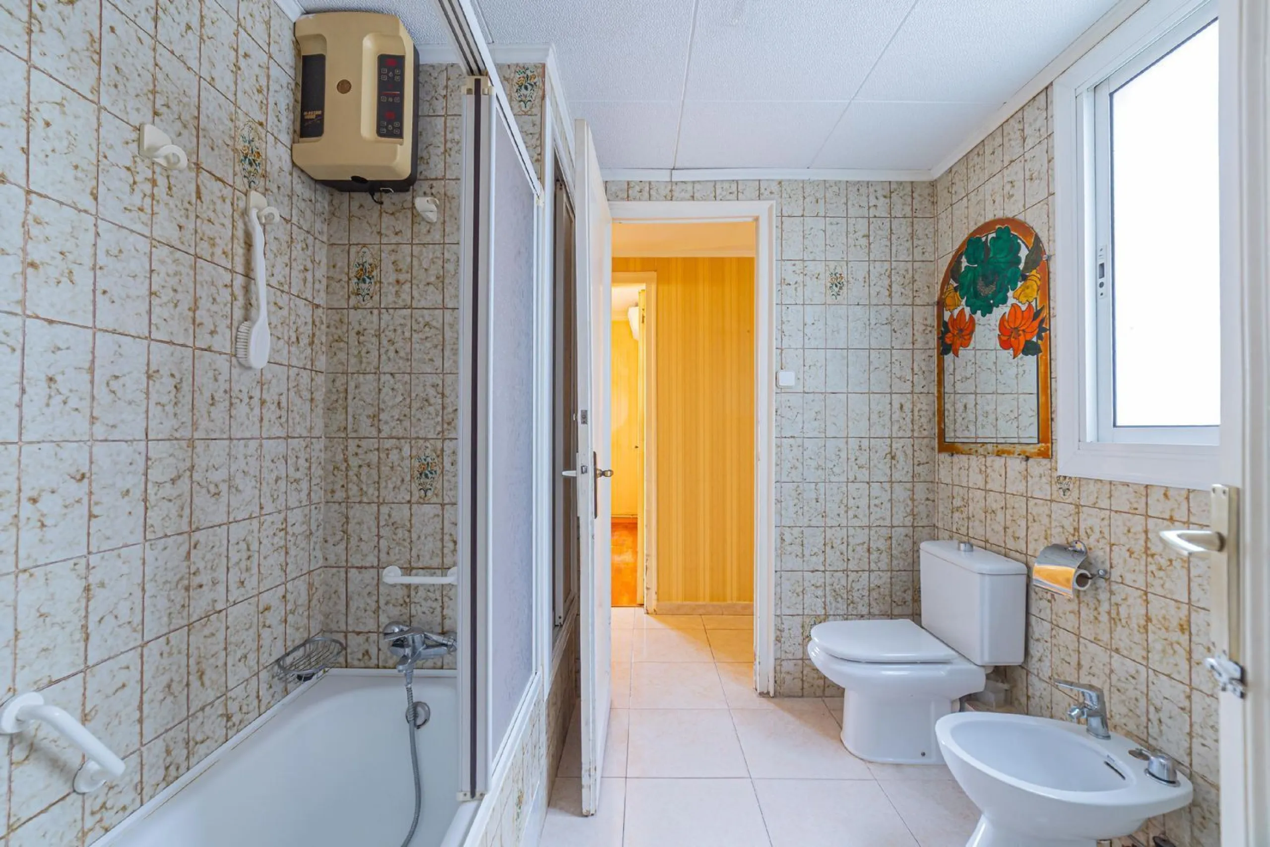 Bright apartment with classic character in Eixample, Barcelona