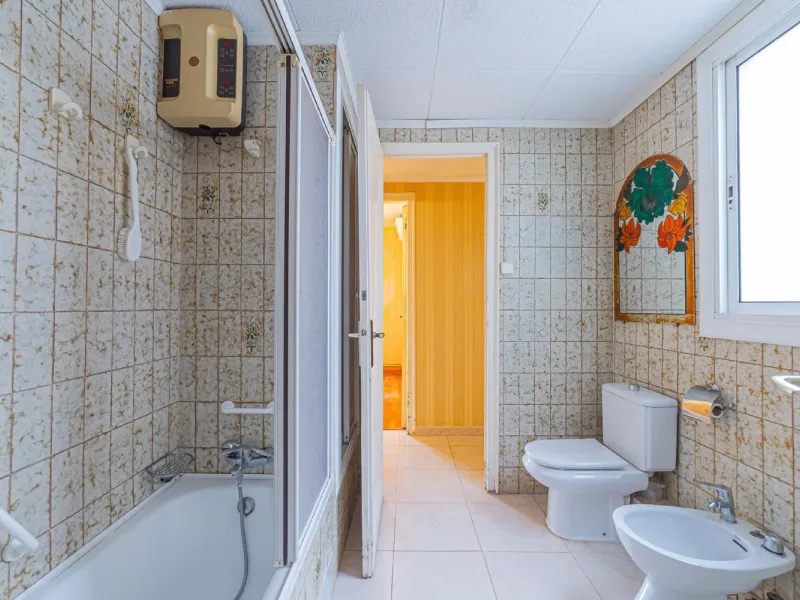 Bright apartment with classic character in Eixample, Barcelona