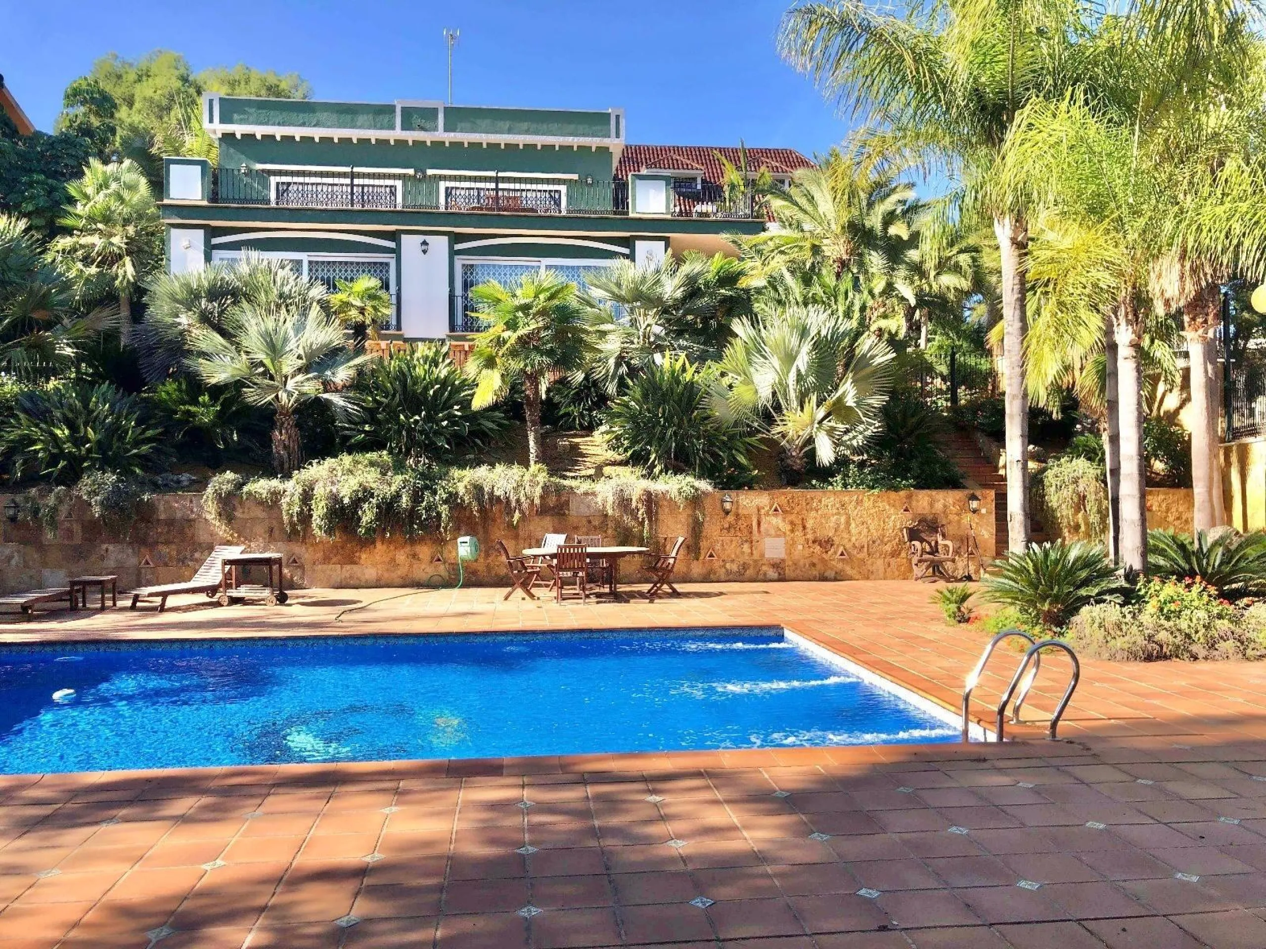 An exceptional residence in the heart of El Palmar, where luxury, comfort, and nature come together in perfect harmony.