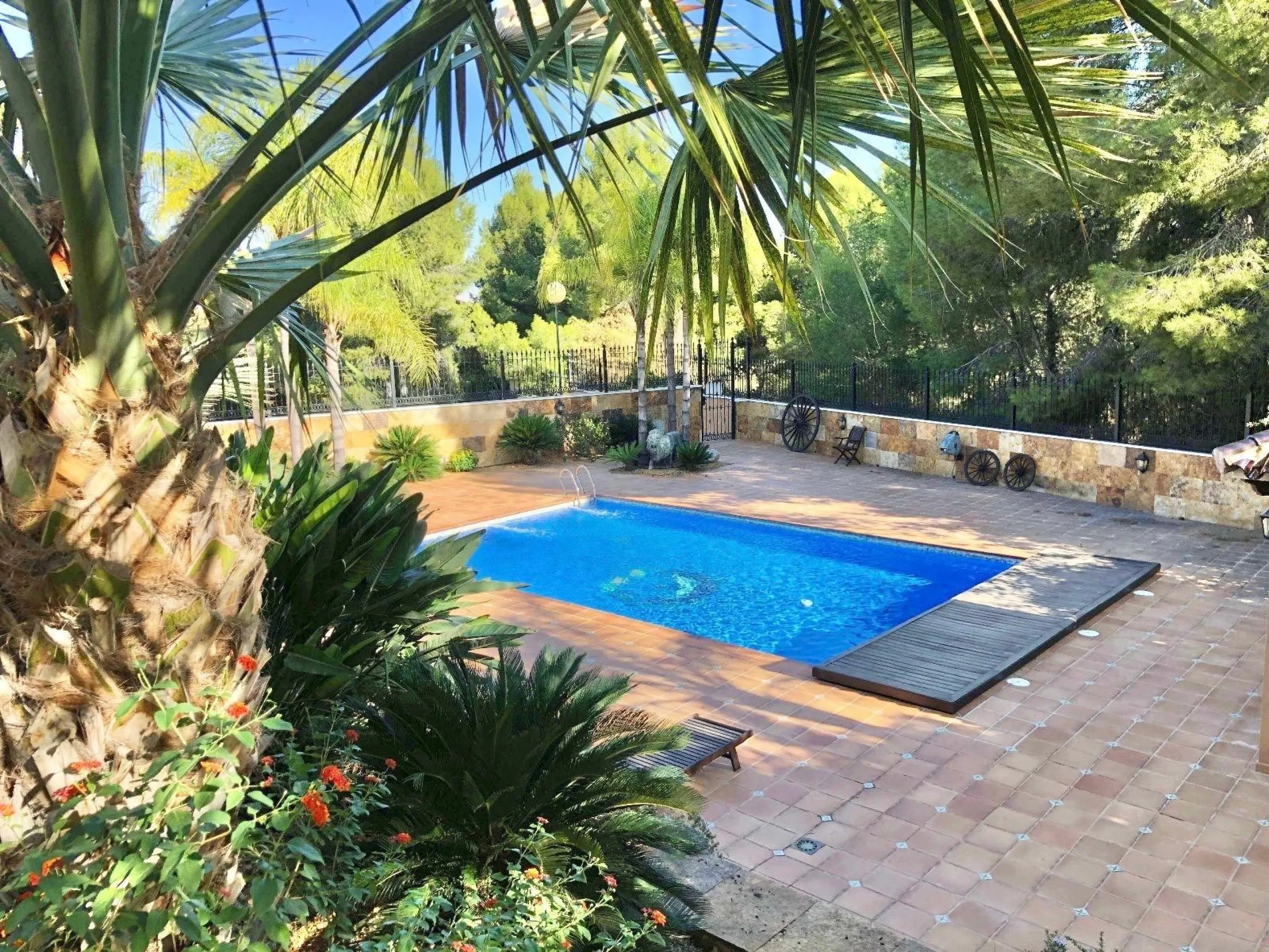 An exceptional residence in the heart of El Palmar, where luxury, comfort, and nature come together in perfect harmony.