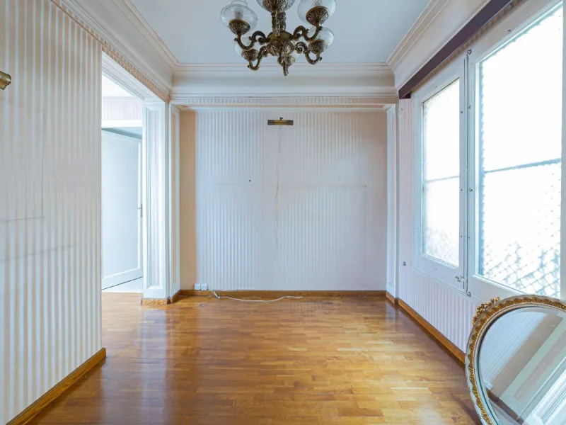 Bright apartment with classic character in Eixample, Barcelona