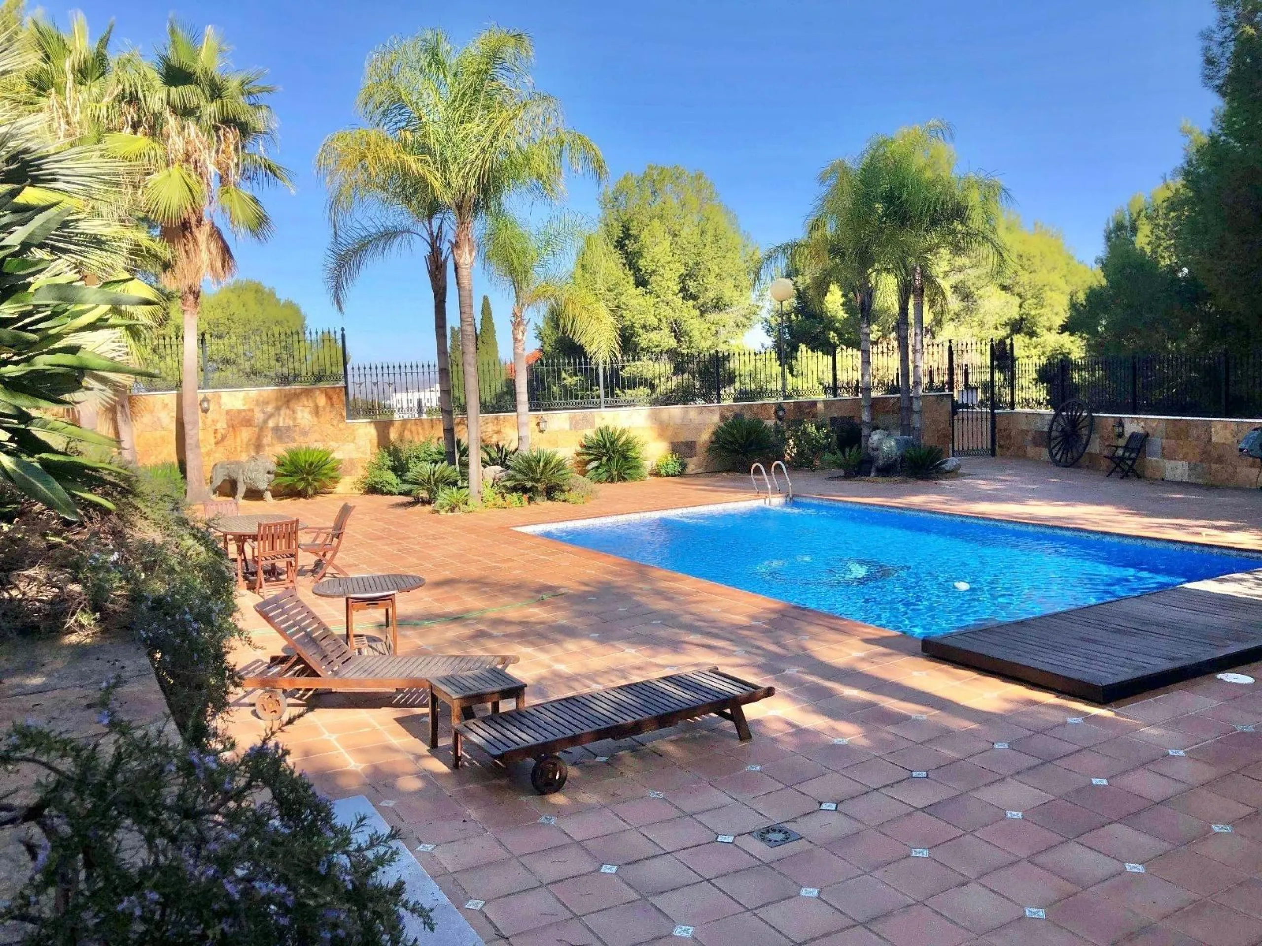 An exceptional residence in the heart of El Palmar, where luxury, comfort, and nature come together in perfect harmony.