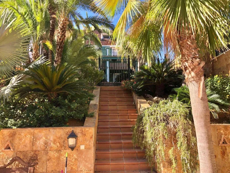 An exceptional residence in the heart of El Palmar, where luxury, comfort, and nature come together in perfect harmony.
