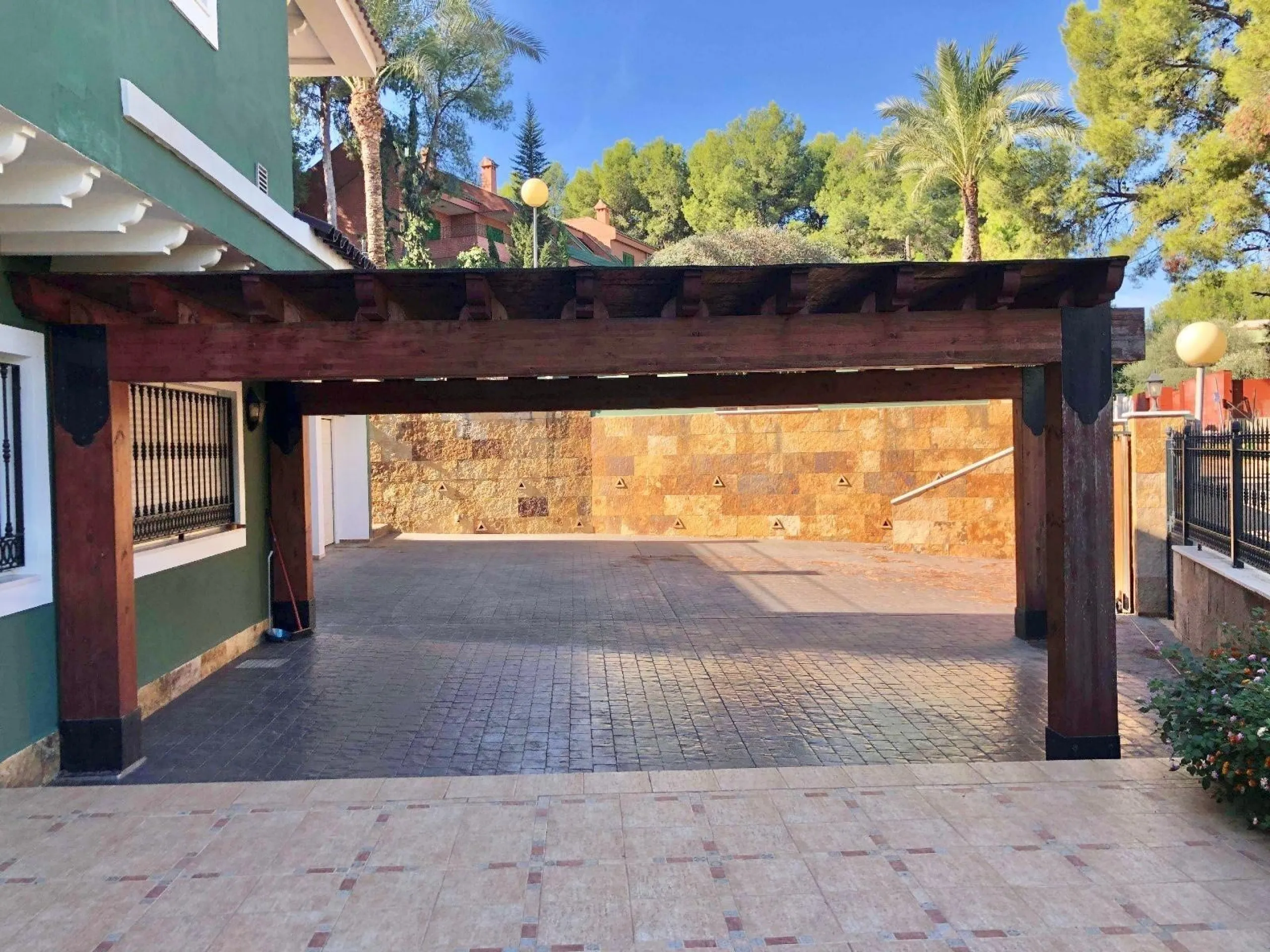 An exceptional residence in the heart of El Palmar, where luxury, comfort, and nature come together in perfect harmony.