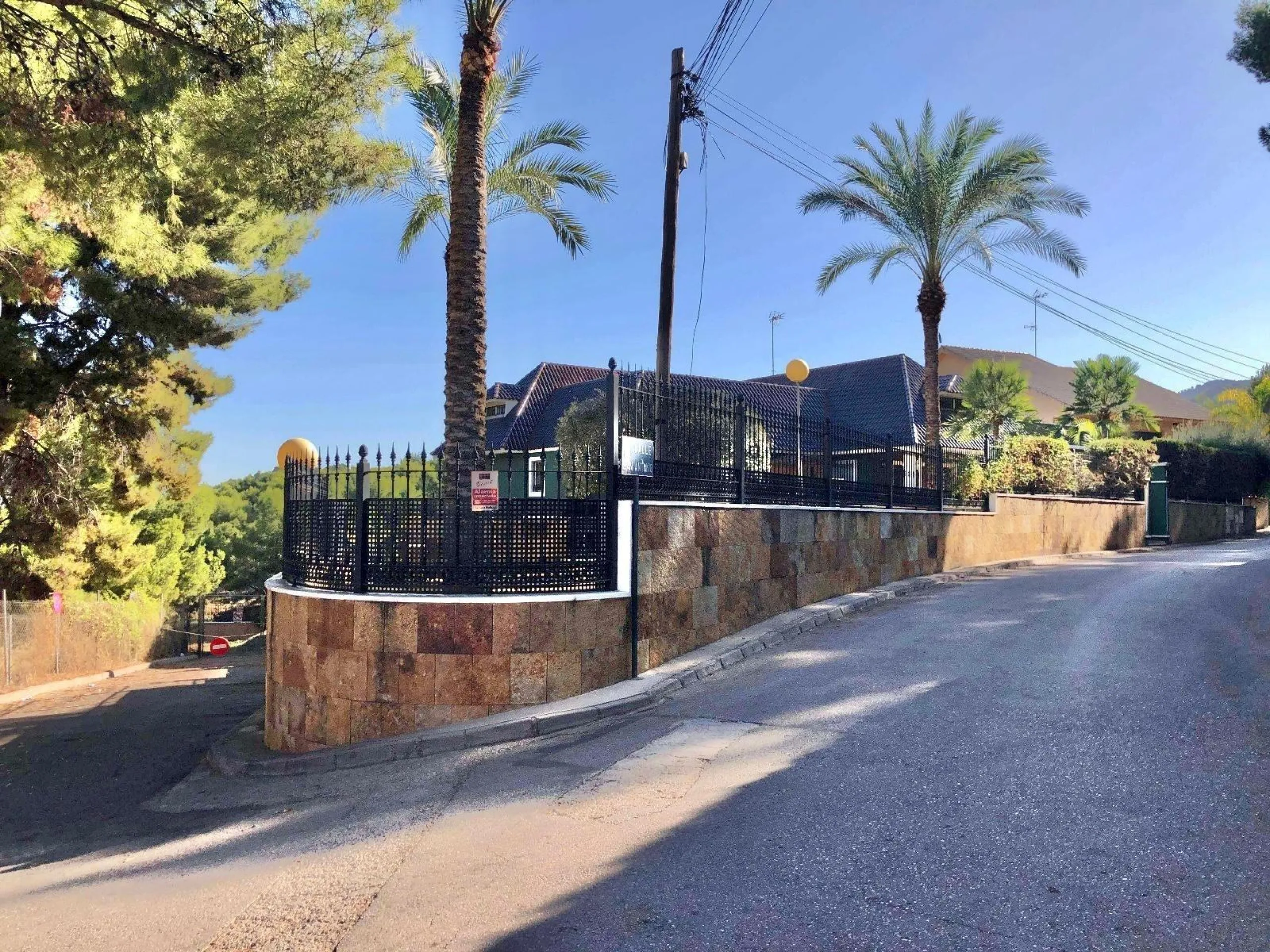 An exceptional residence in the heart of El Palmar, where luxury, comfort, and nature come together in perfect harmony.