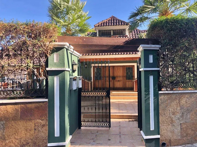An exceptional residence in the heart of El Palmar, where luxury, comfort, and nature come together in perfect harmony.