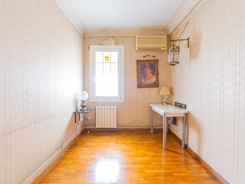 Bright apartment with classic character in Eixample, Barcelona