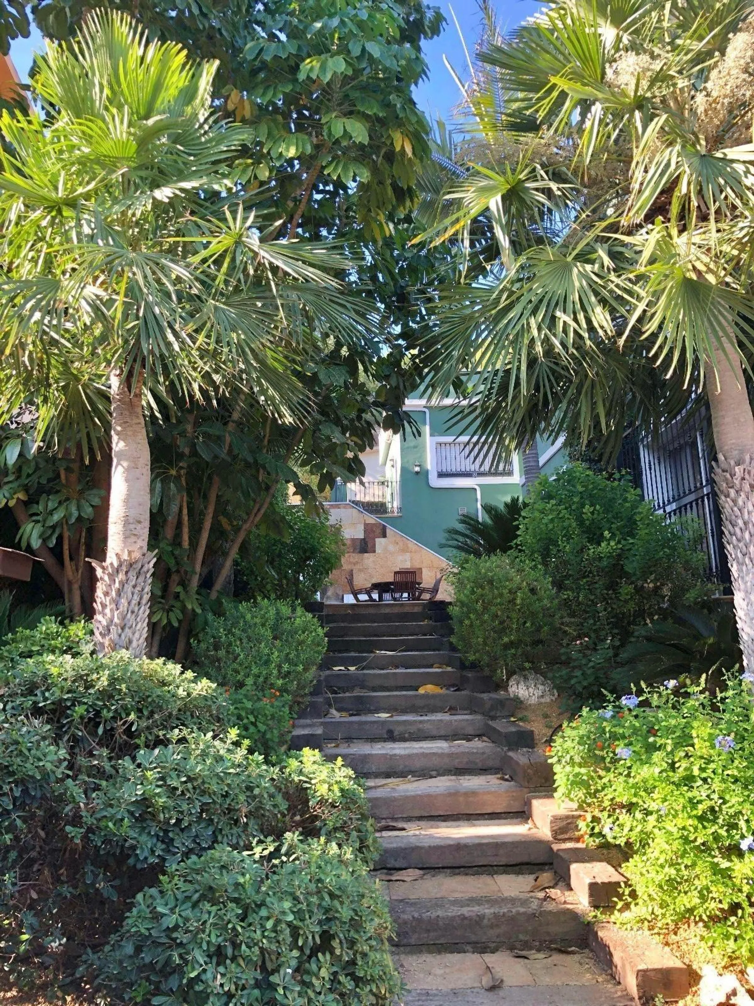An exceptional residence in the heart of El Palmar, where luxury, comfort, and nature come together in perfect harmony.